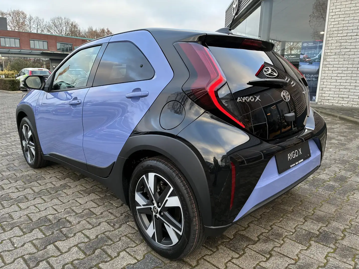 Toyota Aygo X HYBRID 115 PULSE NIEUW & DIRECT LEVERBAAR!! CLIMA Paars - 2