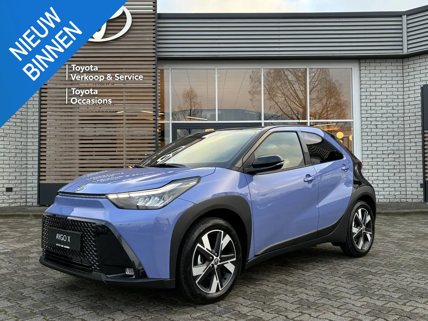 Toyota Aygo X HYBRID 115 PULSE NIEUW & DIRECT LEVERBAAR!! CLIMA Paars - 1