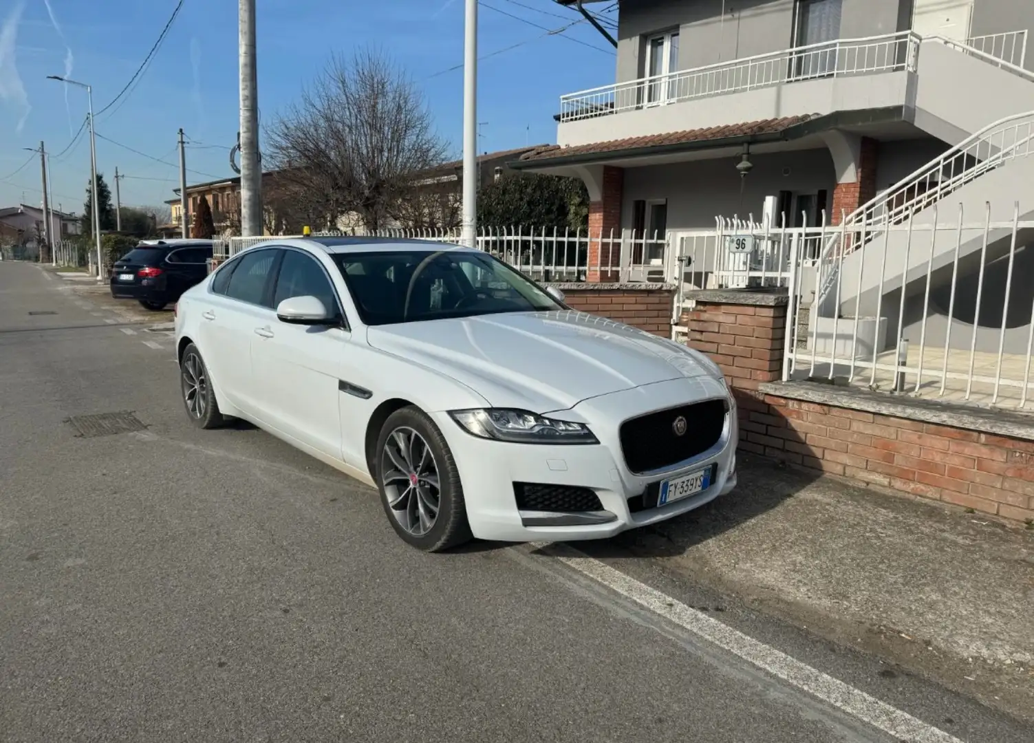 Jaguar XF 3.0d V6 Prestige 300cv - 1