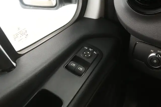 Mercedes-Benz Sprinter view 19