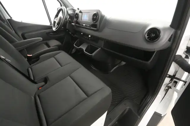 Mercedes-Benz Sprinter view 22