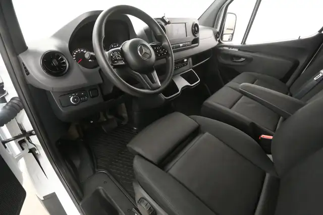 Mercedes-Benz Sprinter view 21