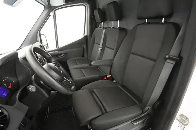 Mercedes-Benz Sprinter view 9