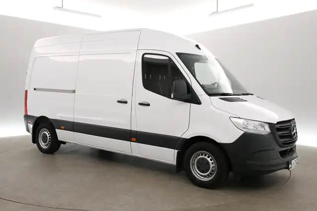 Mercedes-Benz Sprinter view 6