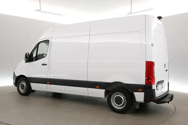 Mercedes-Benz Sprinter view 4