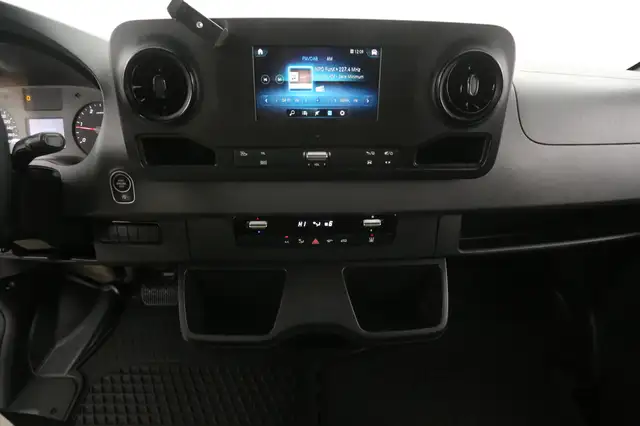 Mercedes-Benz Sprinter view 11