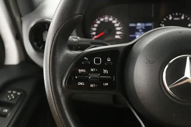 Mercedes-Benz Sprinter view 14