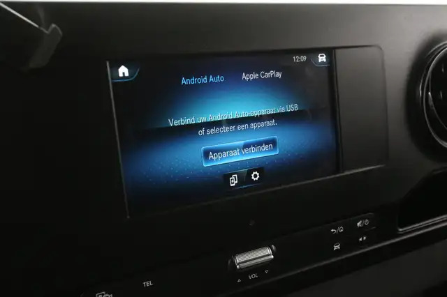 Mercedes-Benz Sprinter view 18