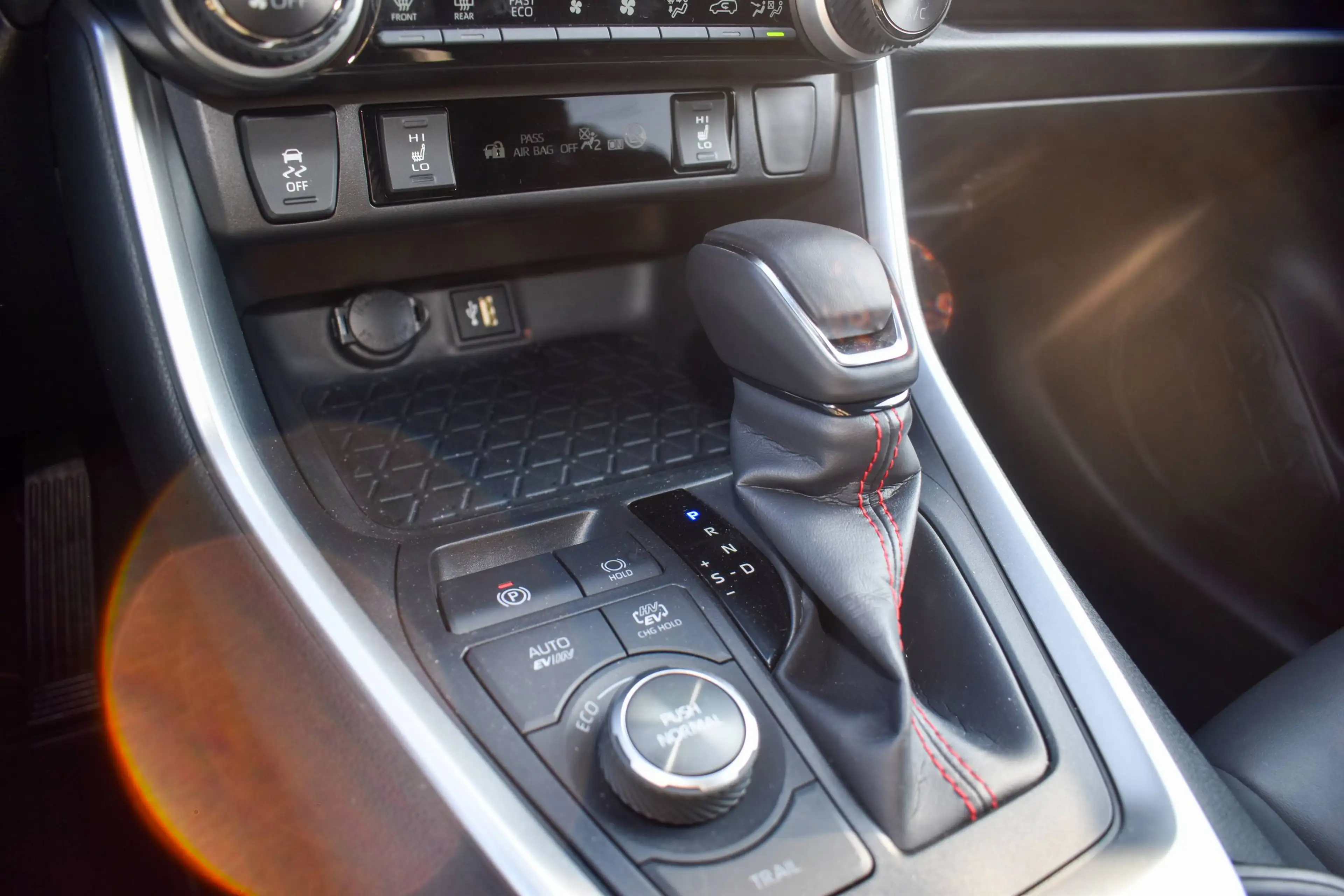 Suzuki Across Plug-in Hybrid Comfort+ 2.5l E-CVT 4x4 — photo 12