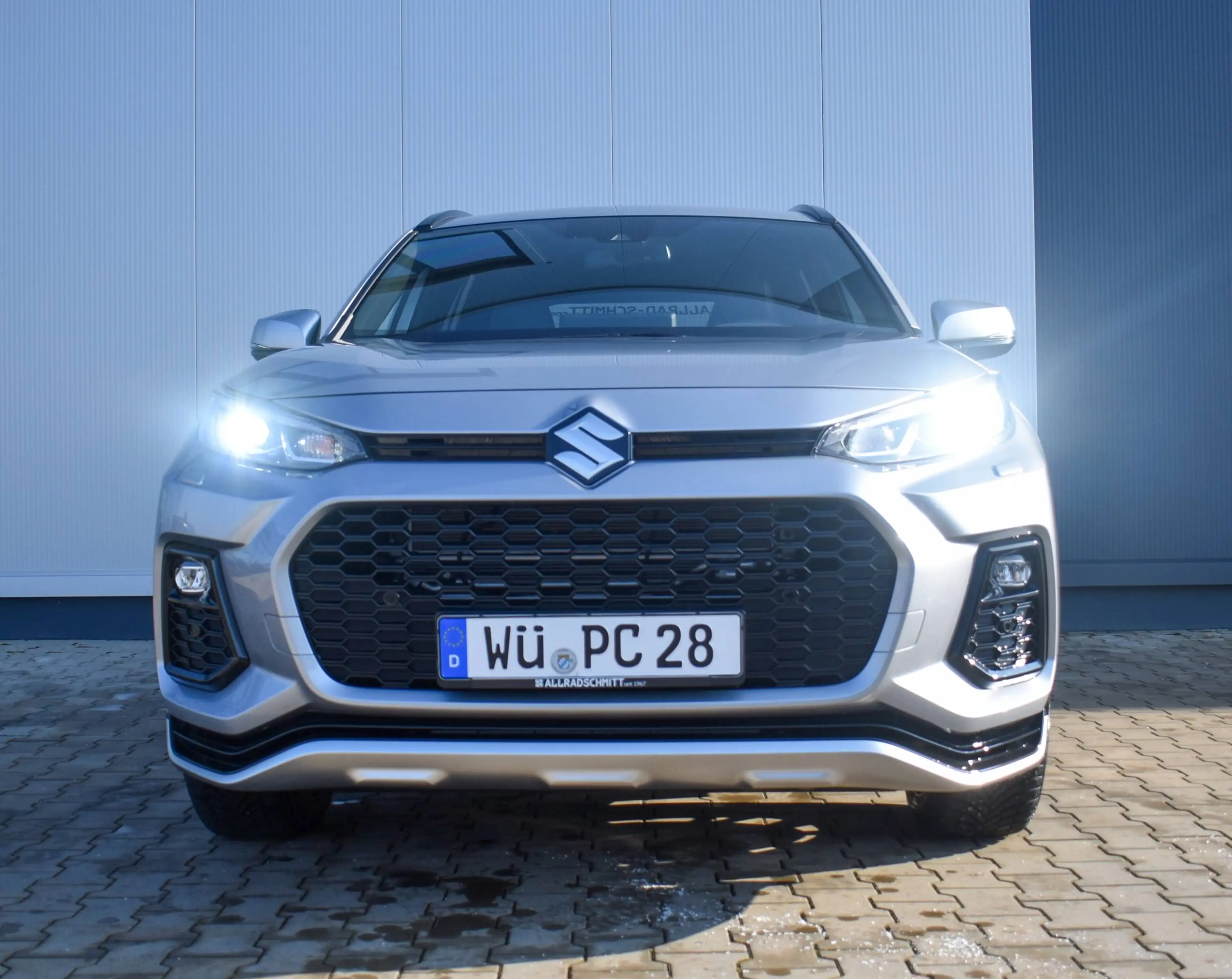 Suzuki Across Plug-in Hybrid Comfort+ 2.5l E-CVT 4x4 — photo 2