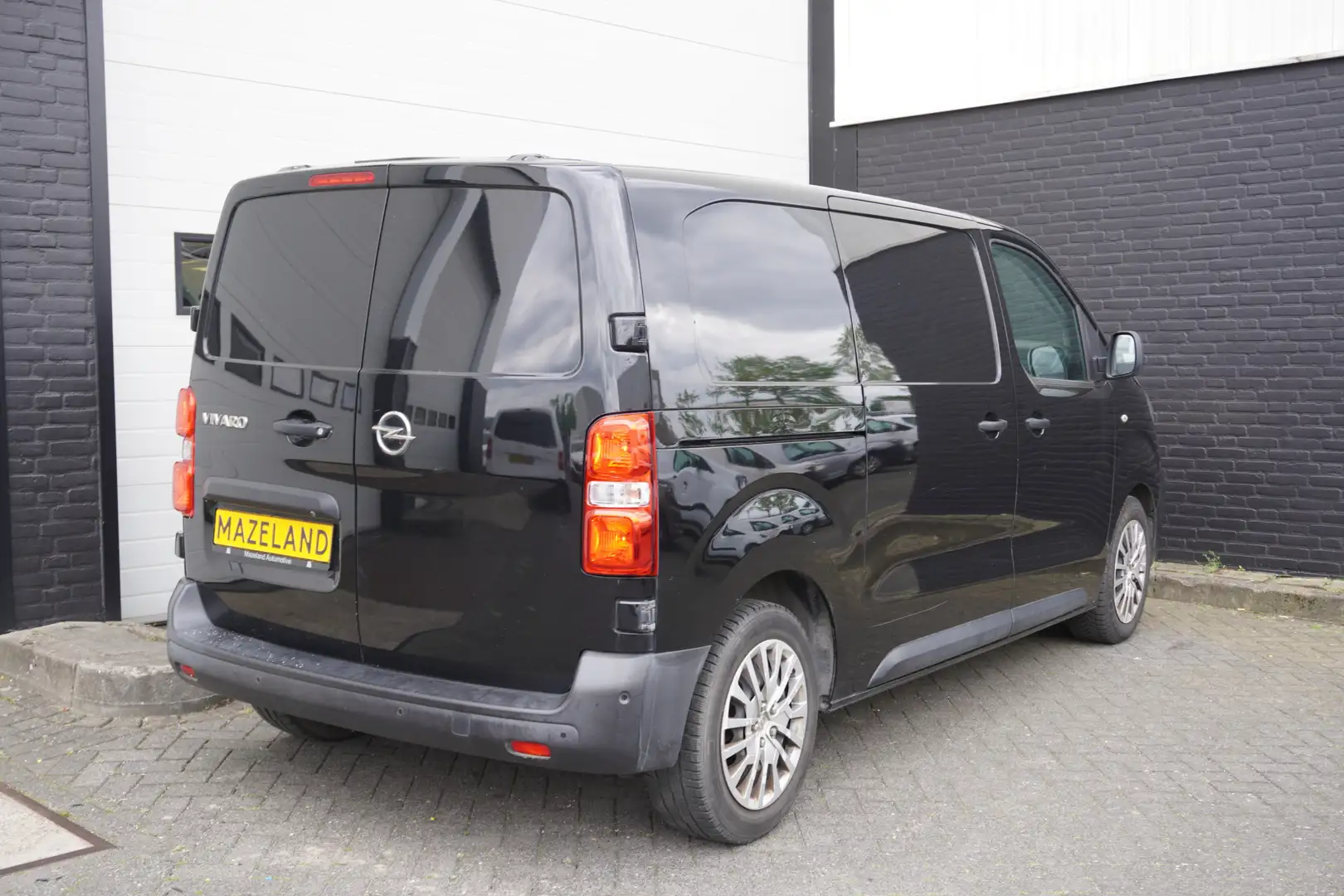 Opel Vivaro 2.0 CDTI 123PK L2 Automaat EURO 6 - Airco - Navi - Zwart - 2