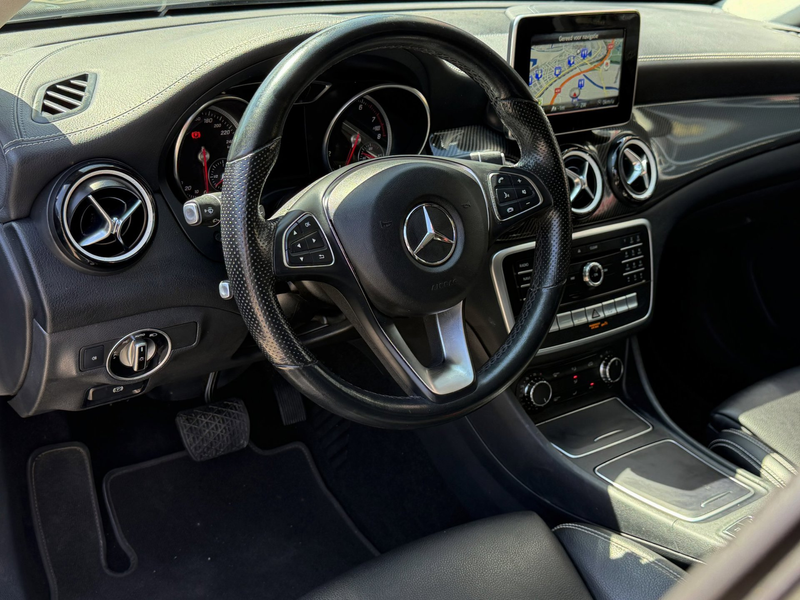 Mercedes-Benz CLA 180 Shooting Brake AMG - Automaat I Airco I Sport pakk — photo 2