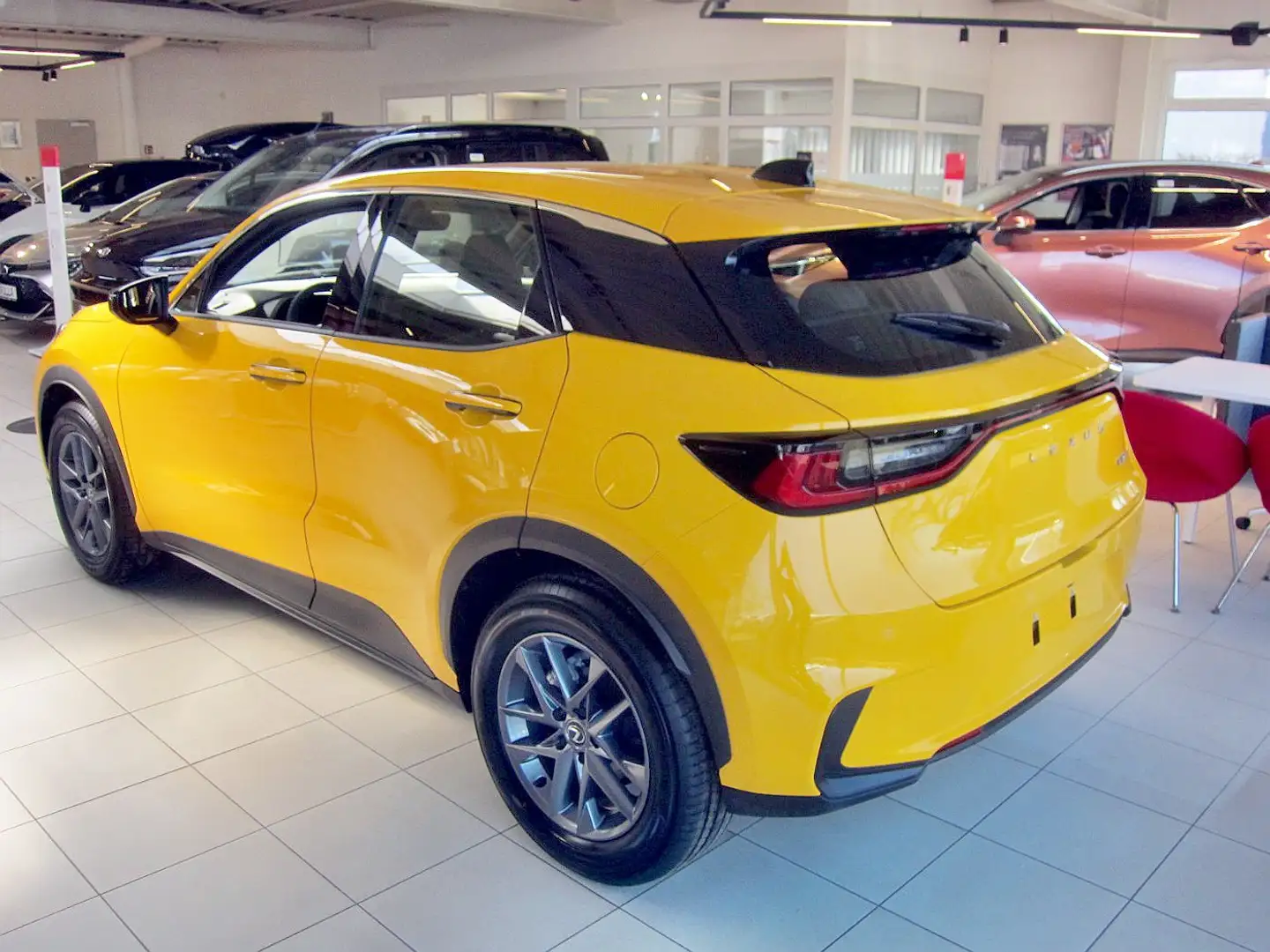 Lexus LBX 1.5 Hybrid Basis FWD Komfort-Paket, Kamera Gelb - 2