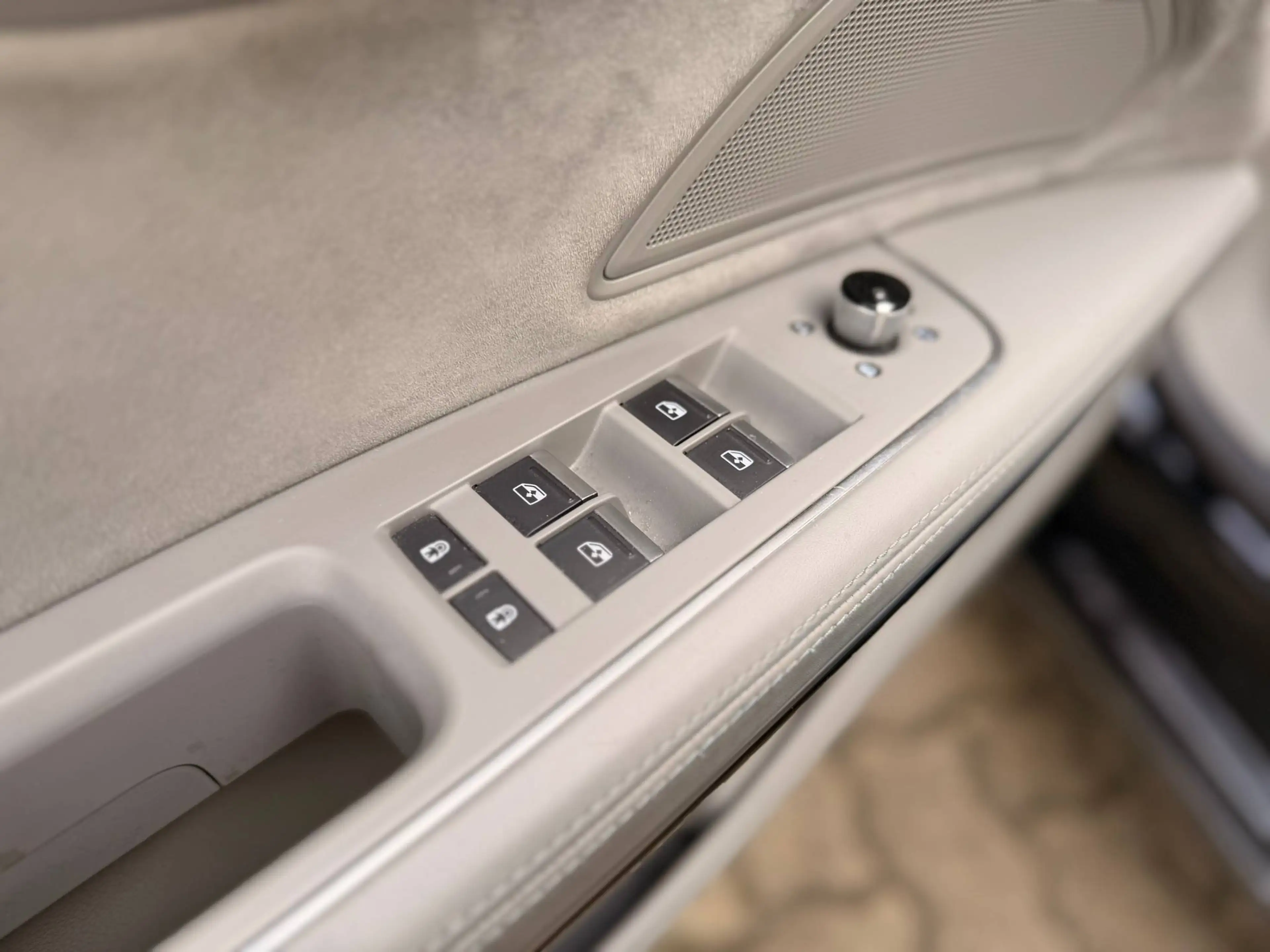 Audi A8 50 TDI quattro — photo 20