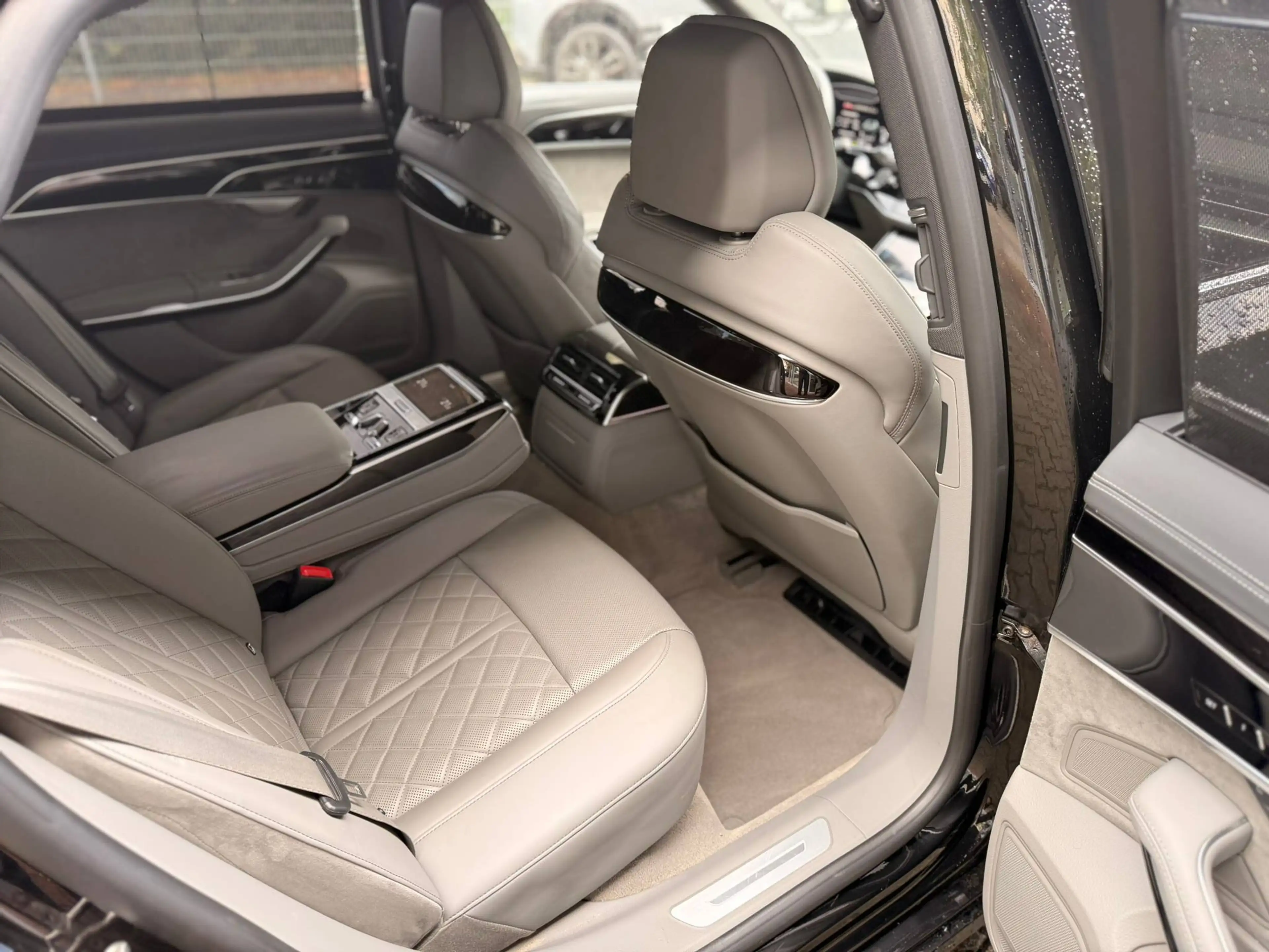 Audi A8 50 TDI quattro — photo 13