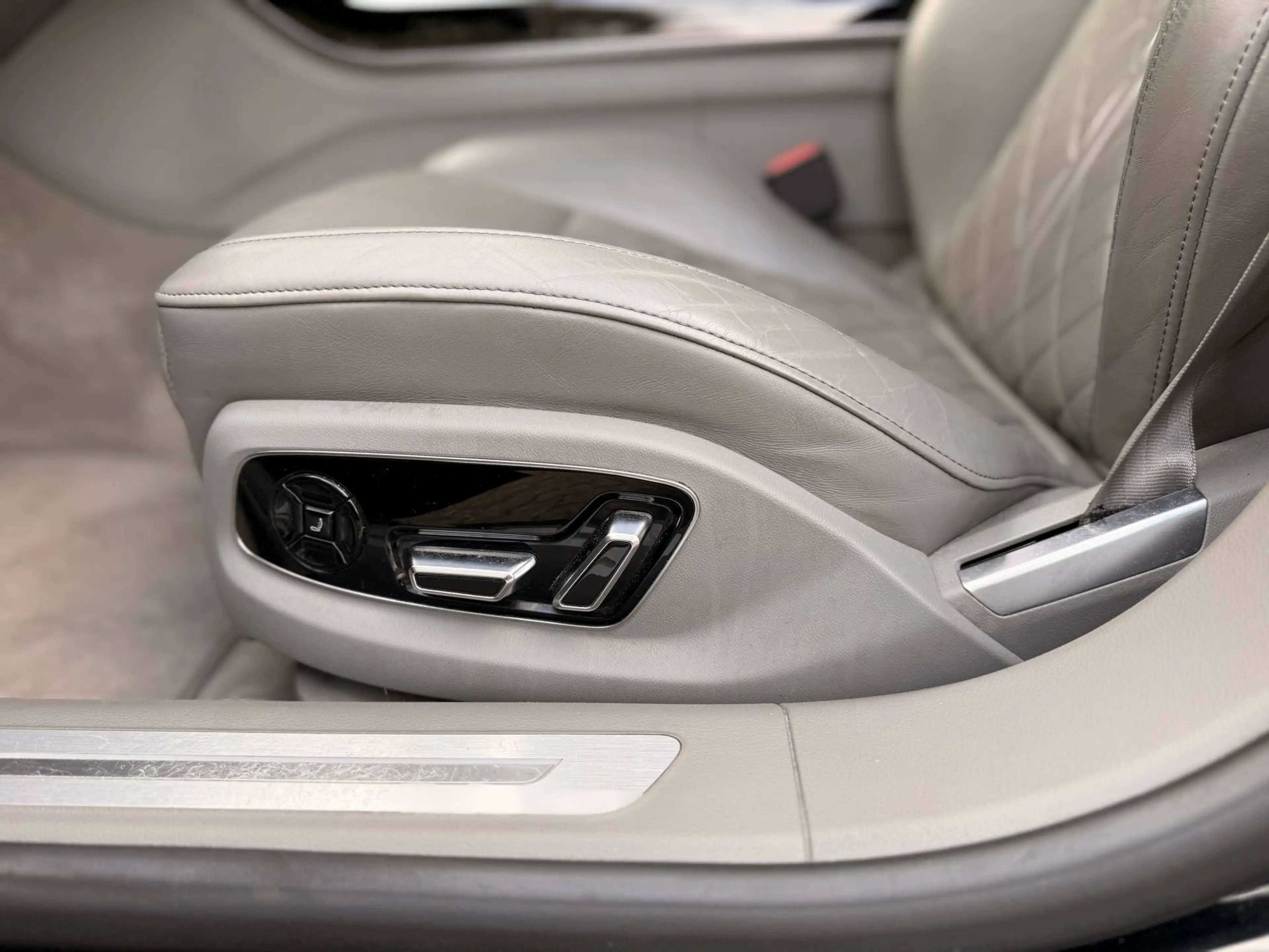 Audi A8 50 TDI quattro — photo 21