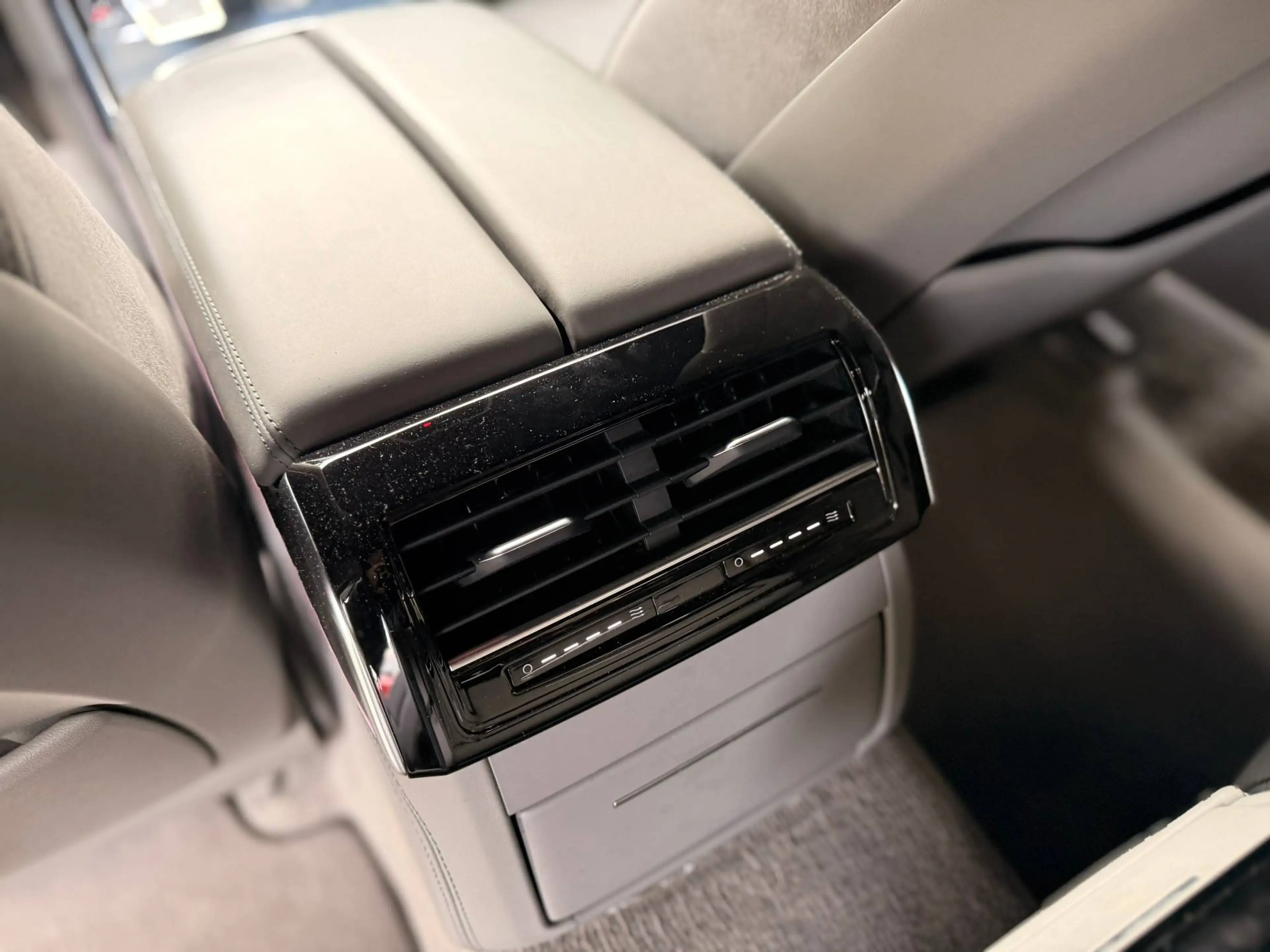 Audi A8 50 TDI quattro — photo 23