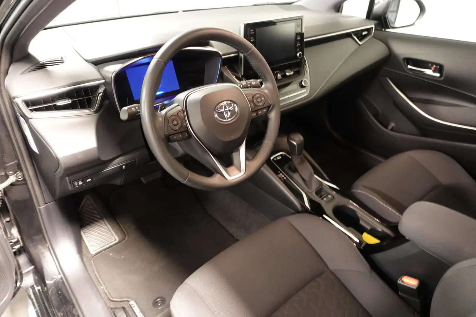 Toyota Corolla Touring Sports 2.0 Hybrid First Edition Zwart - 2