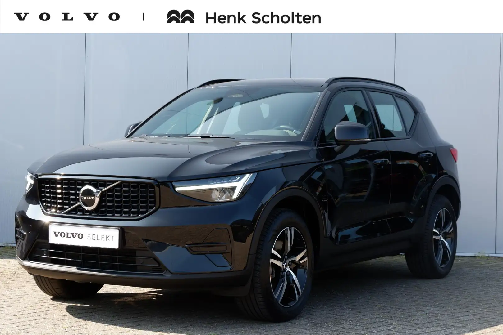 Volvo XC40 B4 AUT7 197PK Plus Dark, Trekhaak semi elektrisch Zwart - 1