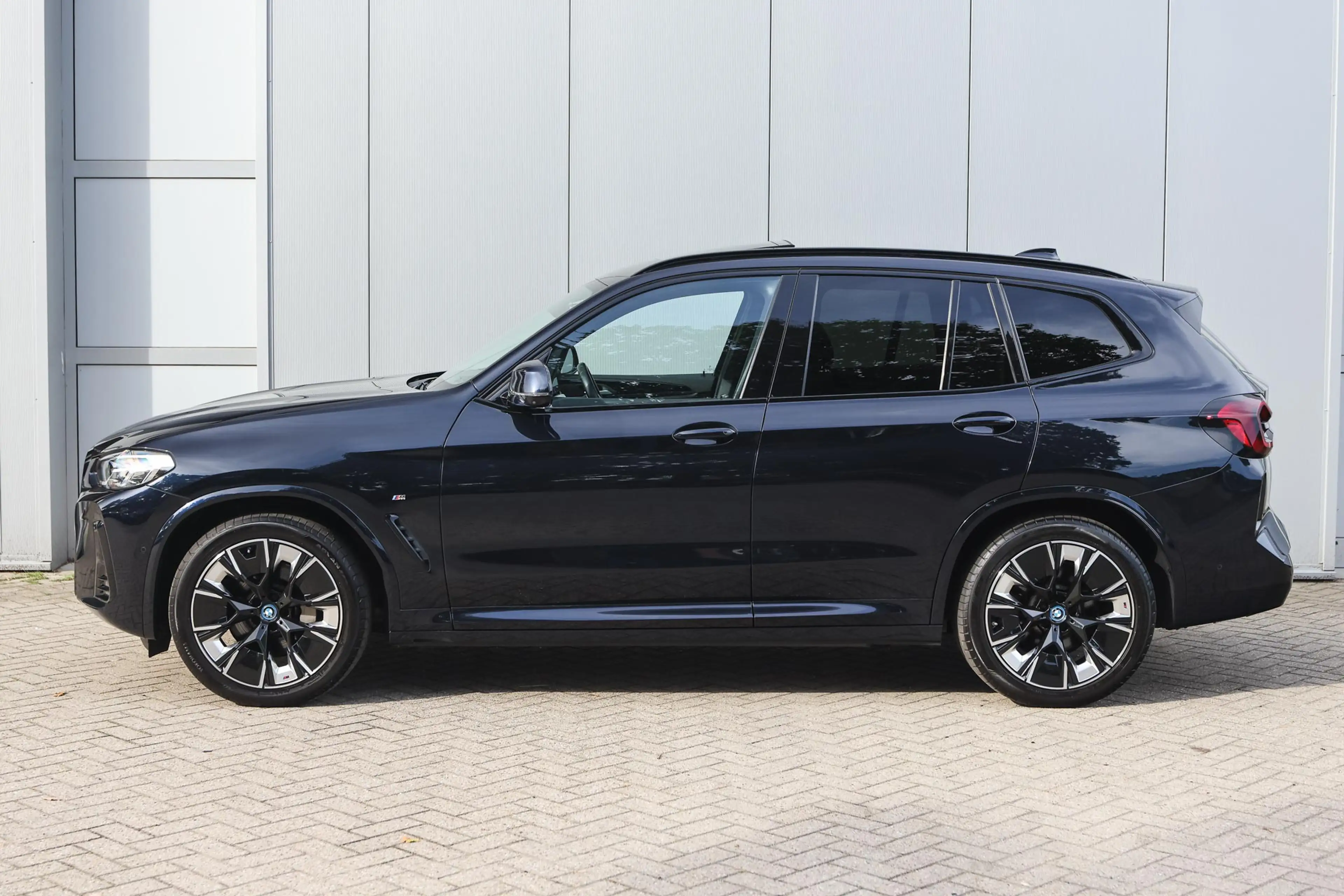 BMW iX3 High Executive / Sportstoelen / Comfort Access / A — photo 8