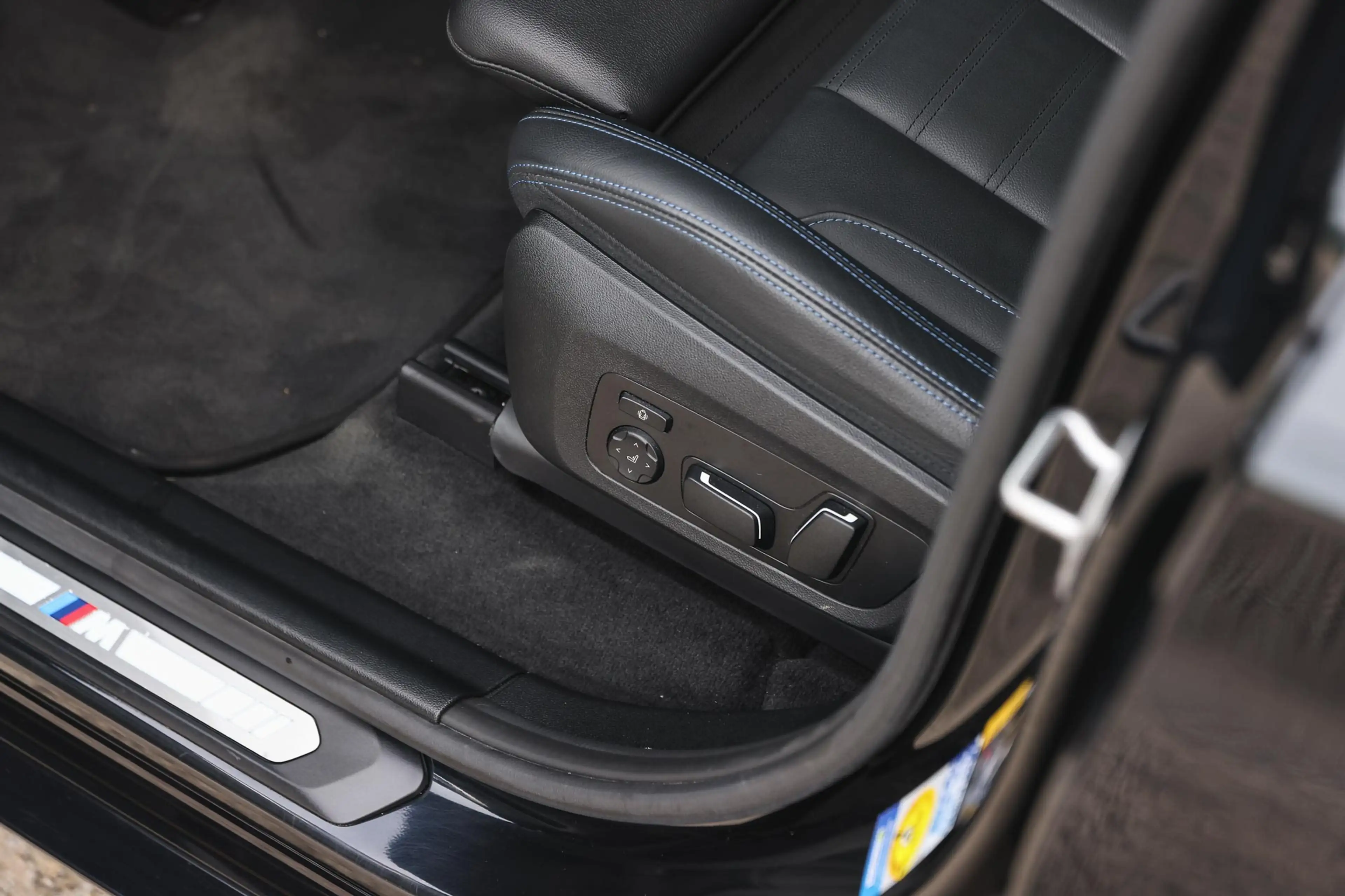 BMW iX3 High Executive / Sportstoelen / Comfort Access / A — photo 15