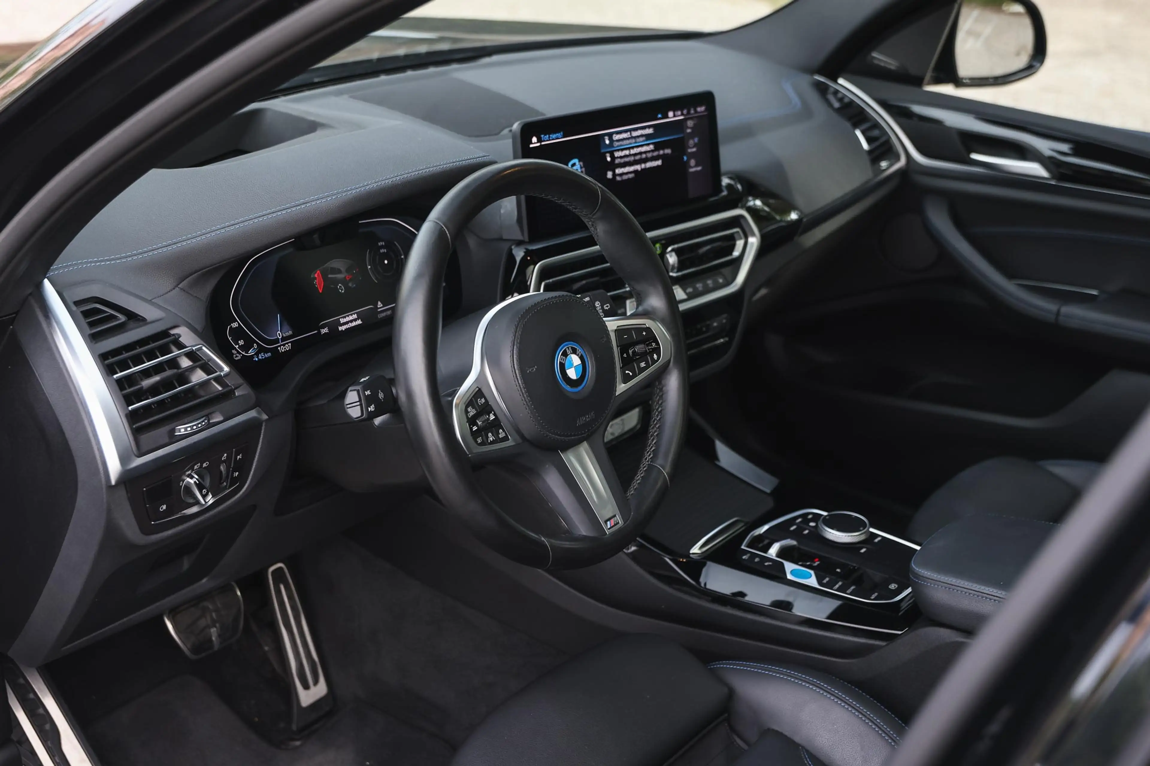 BMW iX3 High Executive / Sportstoelen / Comfort Access / A — photo 10