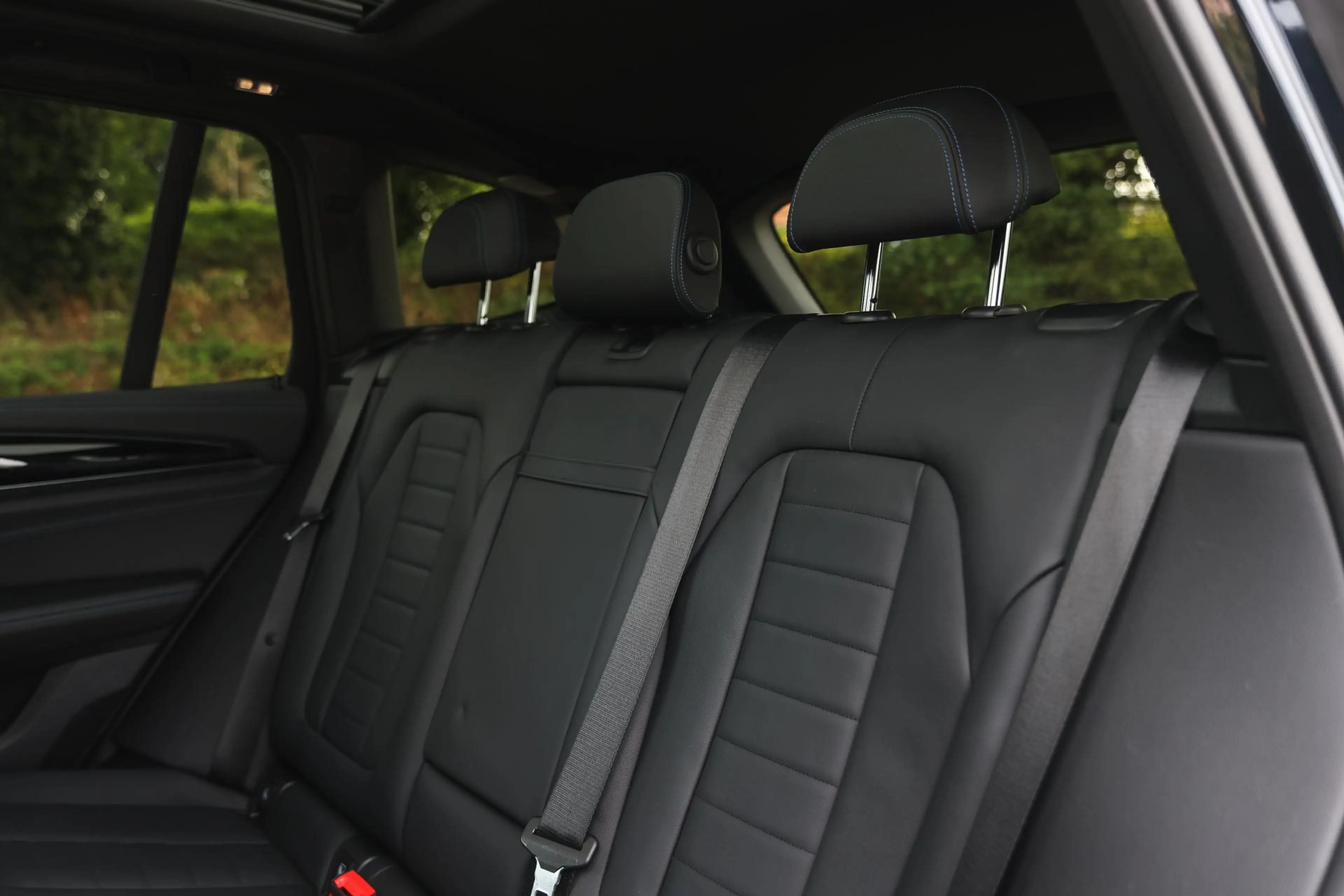 BMW iX3 High Executive / Sportstoelen / Comfort Access / A — photo 12