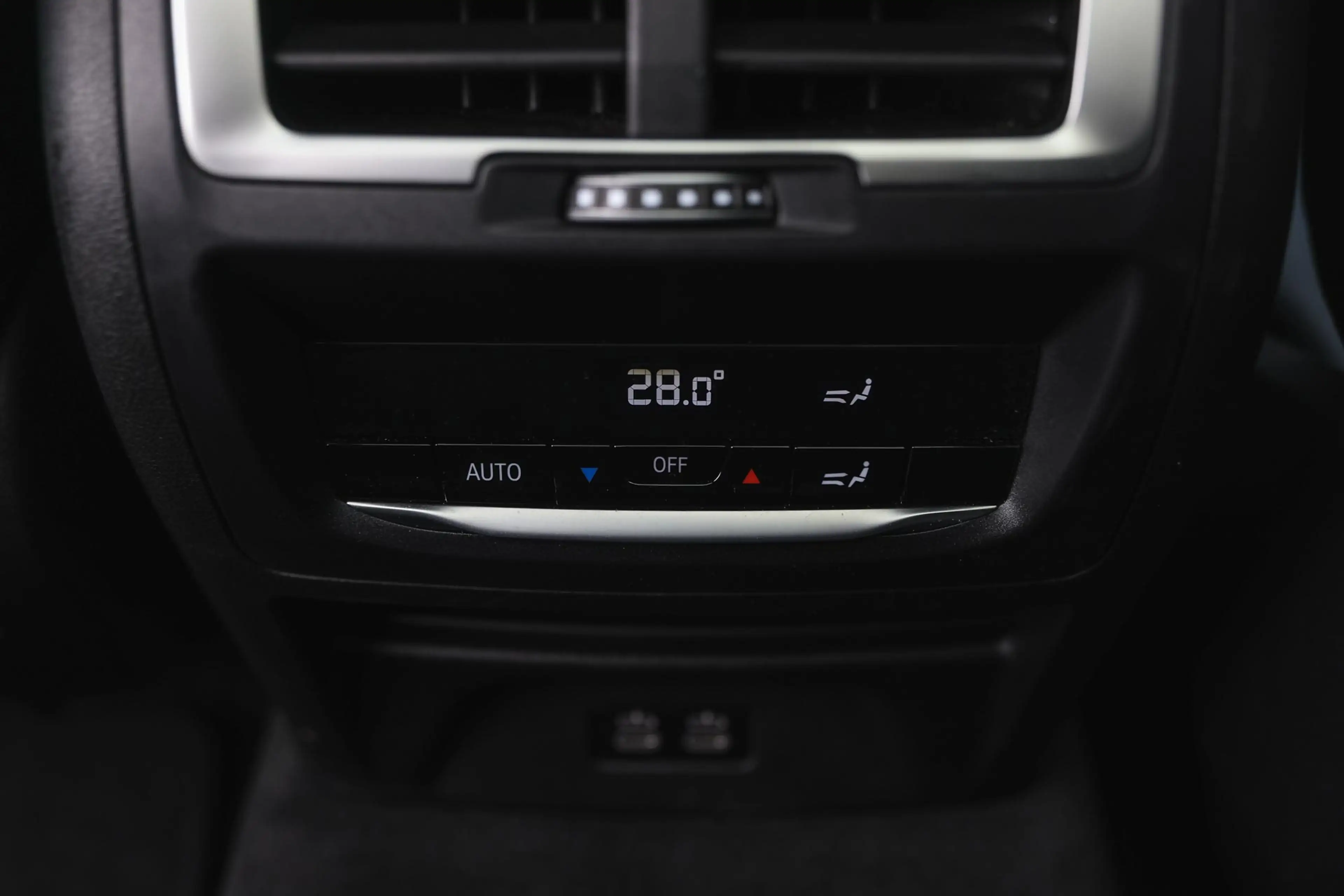 BMW iX3 High Executive / Sportstoelen / Comfort Access / A — photo 13