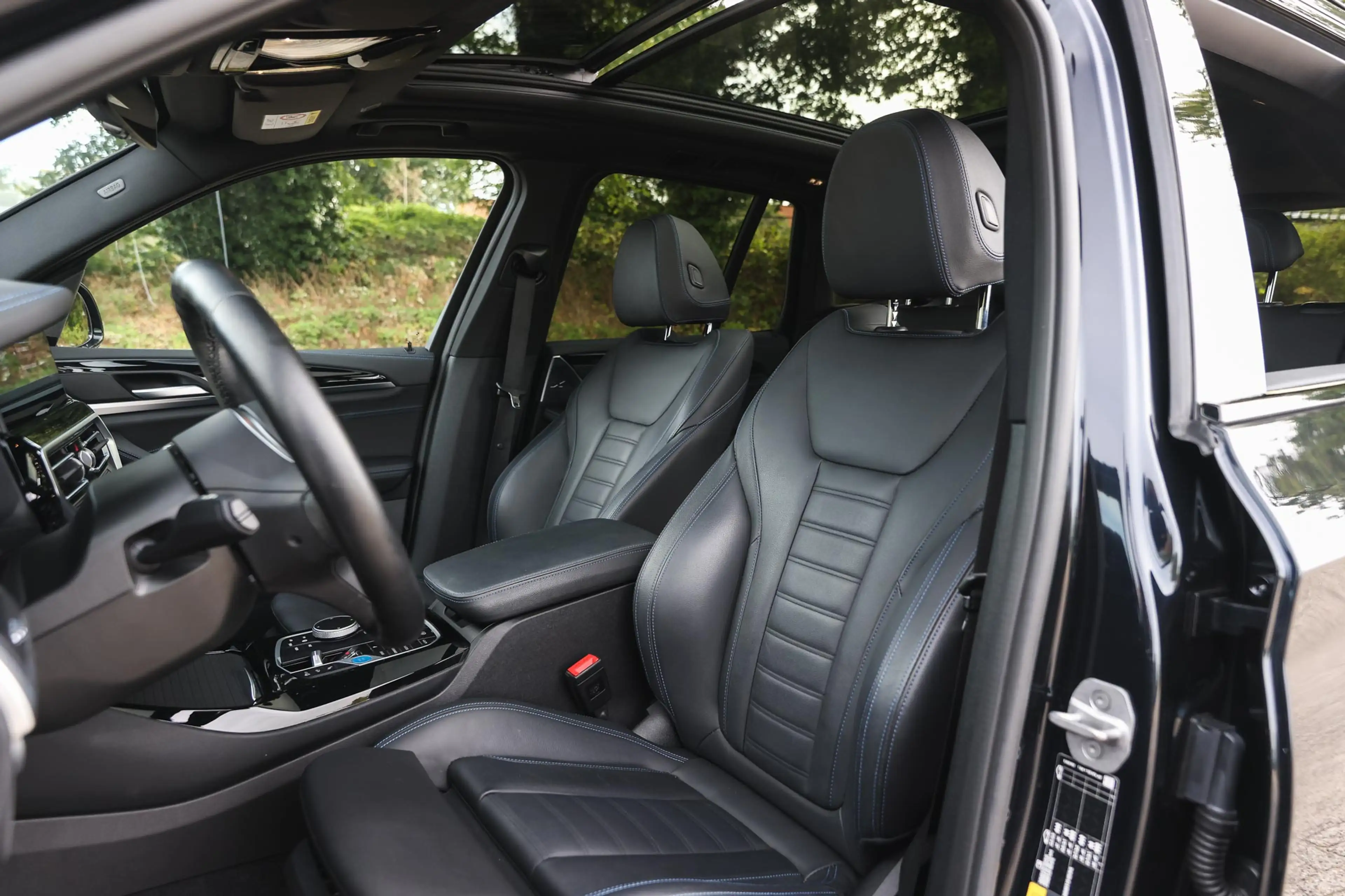 BMW iX3 High Executive / Sportstoelen / Comfort Access / A — photo 14
