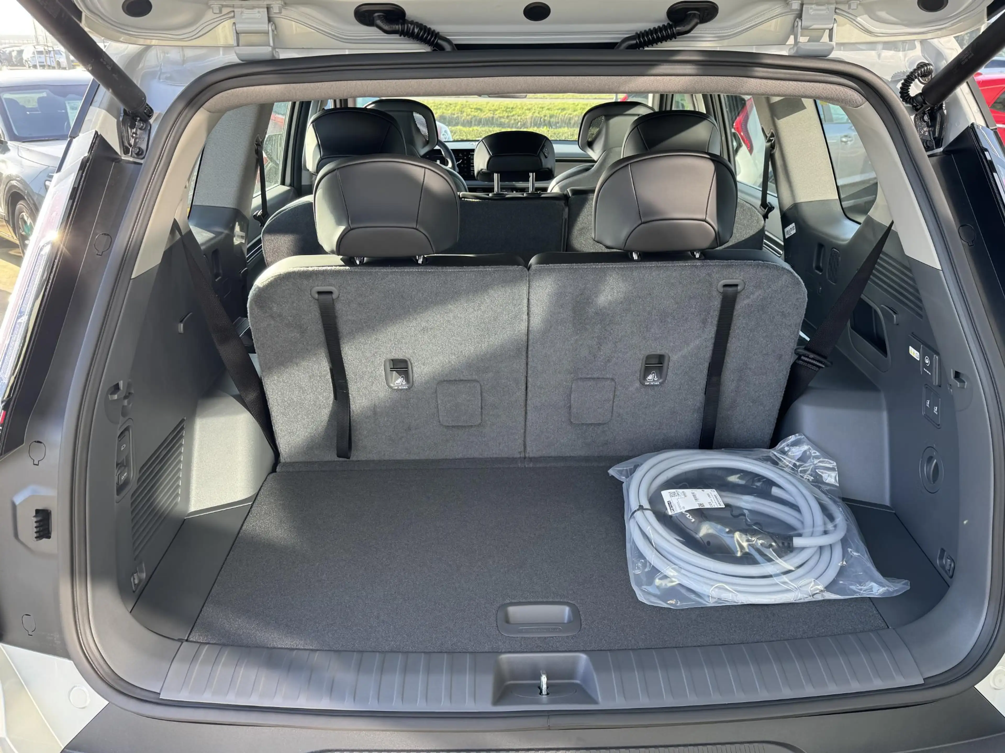 Kia EV9 First Edition 76.1 kWh Demo-auto ! | Kmstand kan i — photo 9