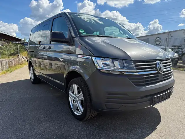 Volkswagen T6 Caravelle Trendline TDI DSG 8 Sitzer