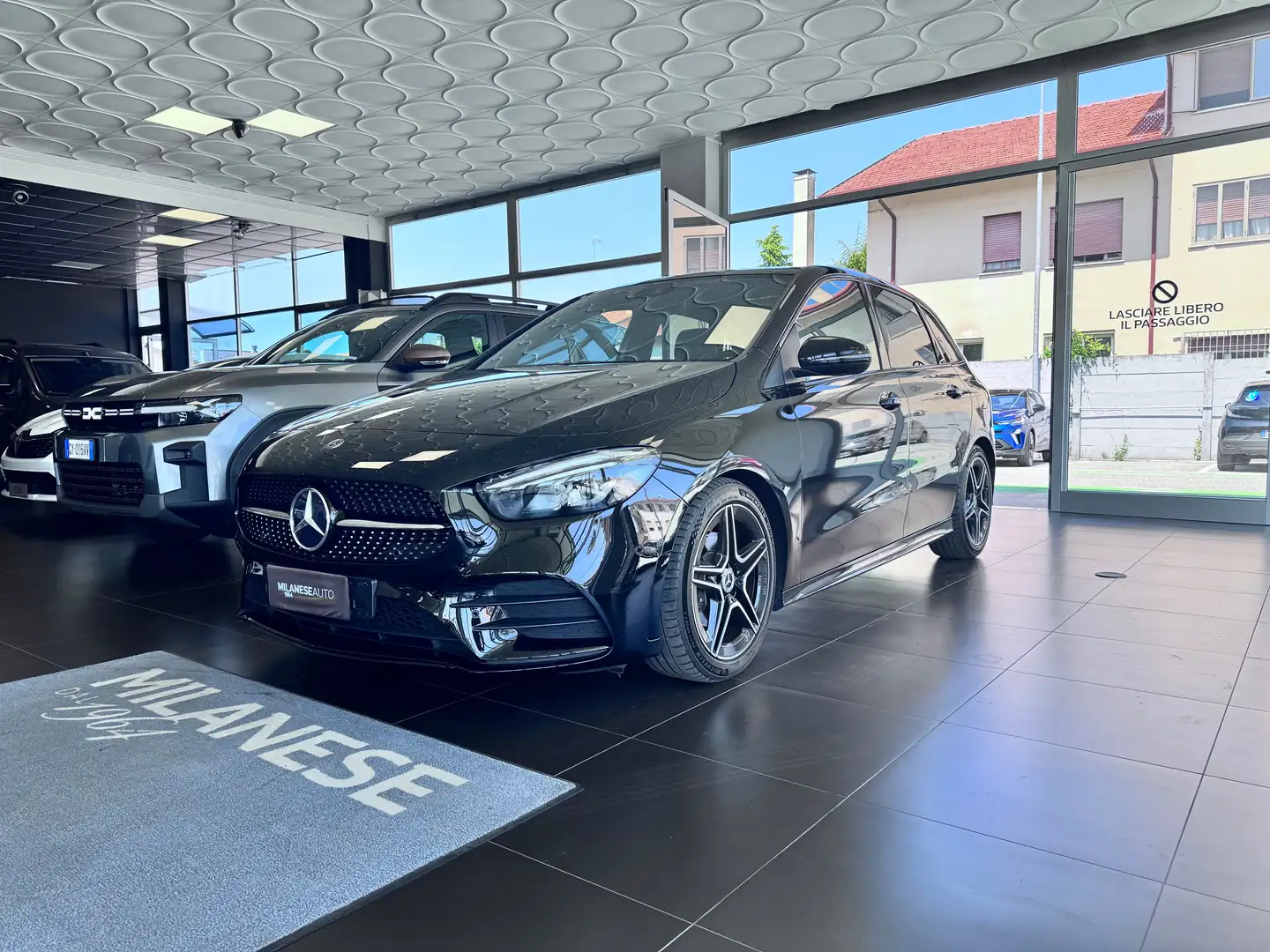 Mercedes-Benz B 200 B 200 d Sport Plus AMG Schwarz - 2