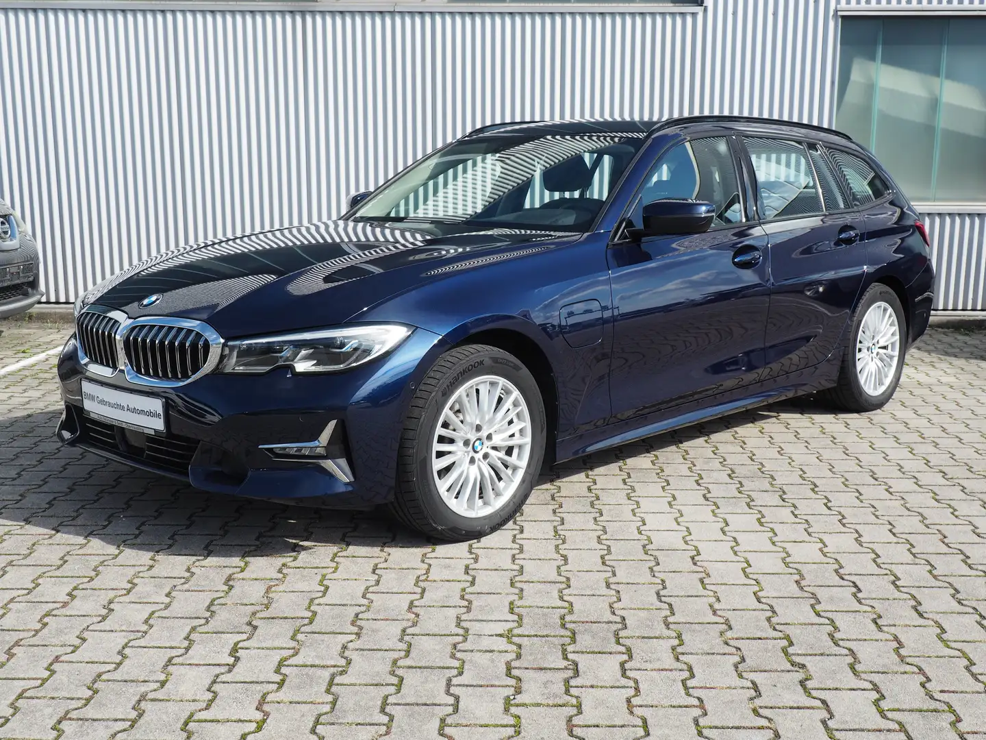 BMW 330 e Touring Aut. Luxury Line*Laser*DAProf*HUD*HiFi* Bleu - 2