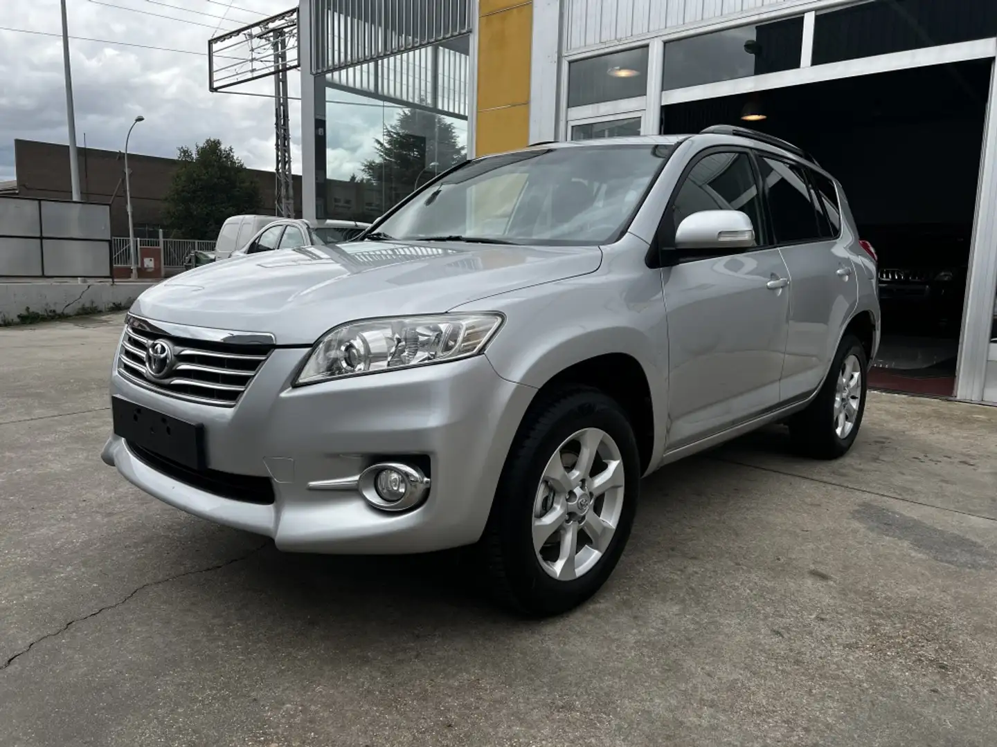 Toyota RAV 4 2.2D-4D Advance 4x4 Gris - 1