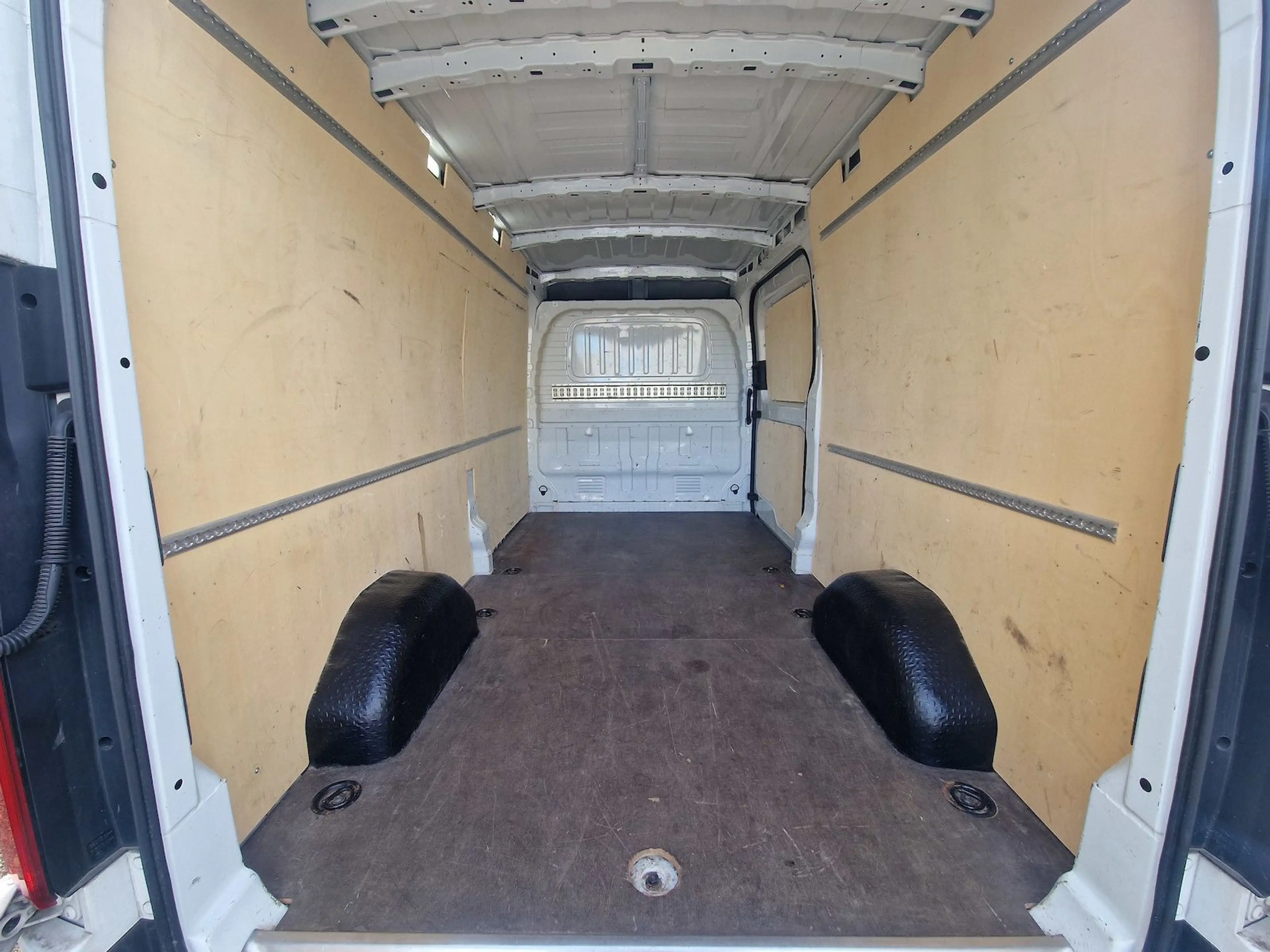 Maxus Deliver 9 L2H2 3,5t Getriebeschaden — photo 9