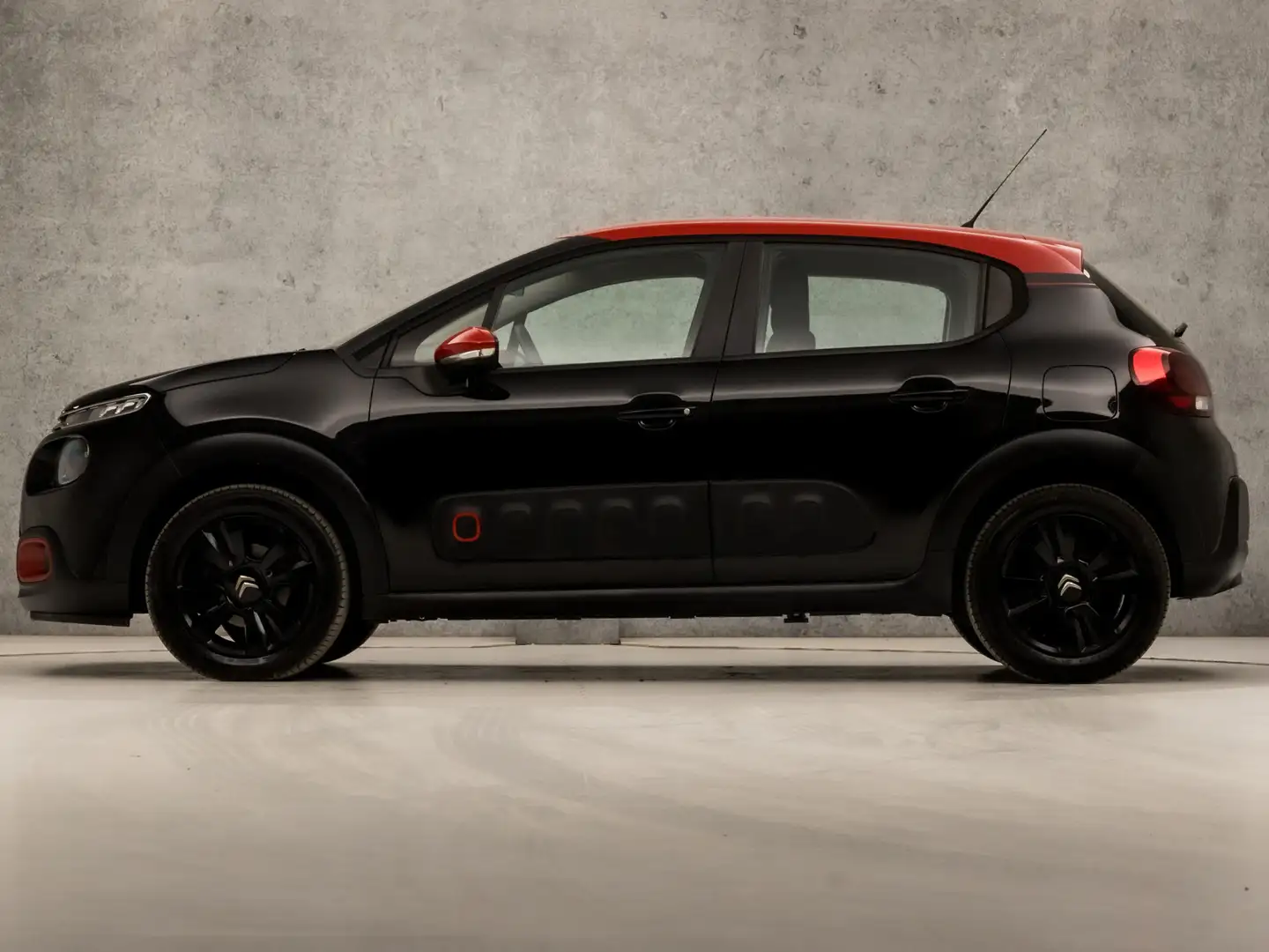 Citroen C3 1.2 PureTech Sport (AIRCO, ELEK RAMEN, CRUISE, BLU Zwart - 2