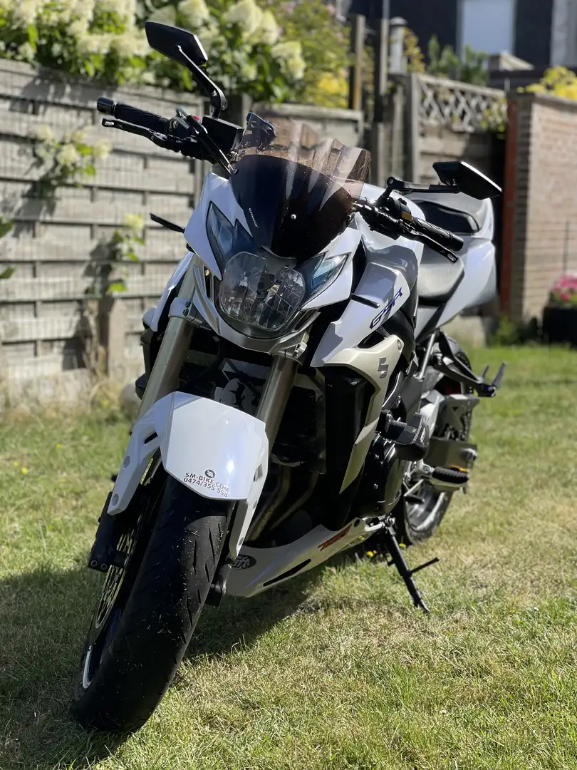 Suzuki GSR 750 - 2