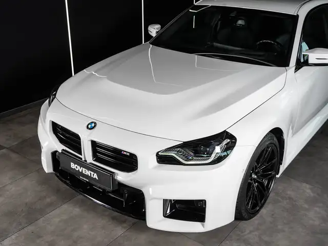 BMW M2 view 3