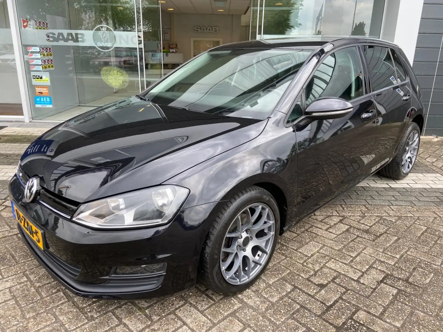 Volkswagen Golf 1.2 TSI Trendline Zwart - 1