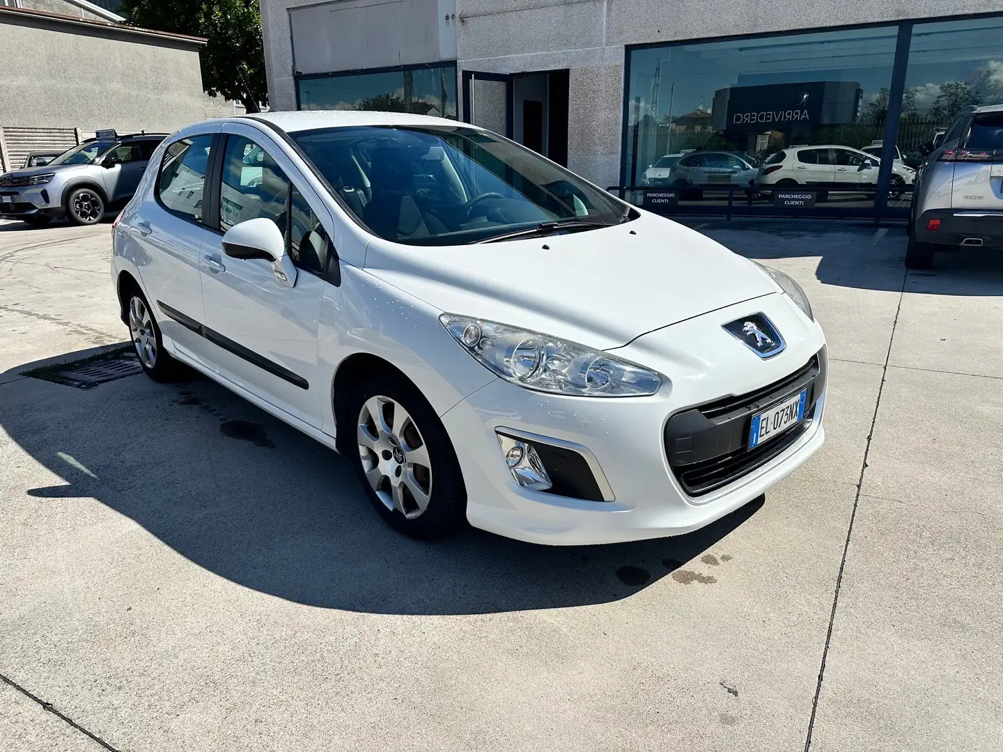 Peugeot 308 308 I 2007 5p 1.6 hdi 8v Business fap Blanc - 2