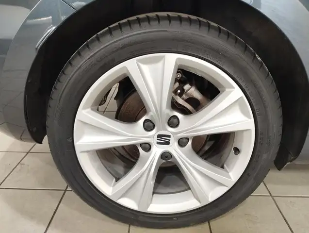 Seat Leon Leon view 8