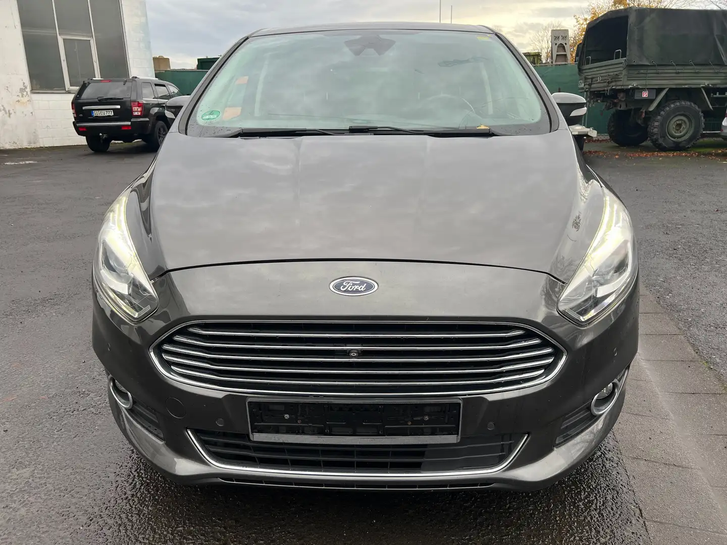 Ford S-Max Titanium Grau - 1
