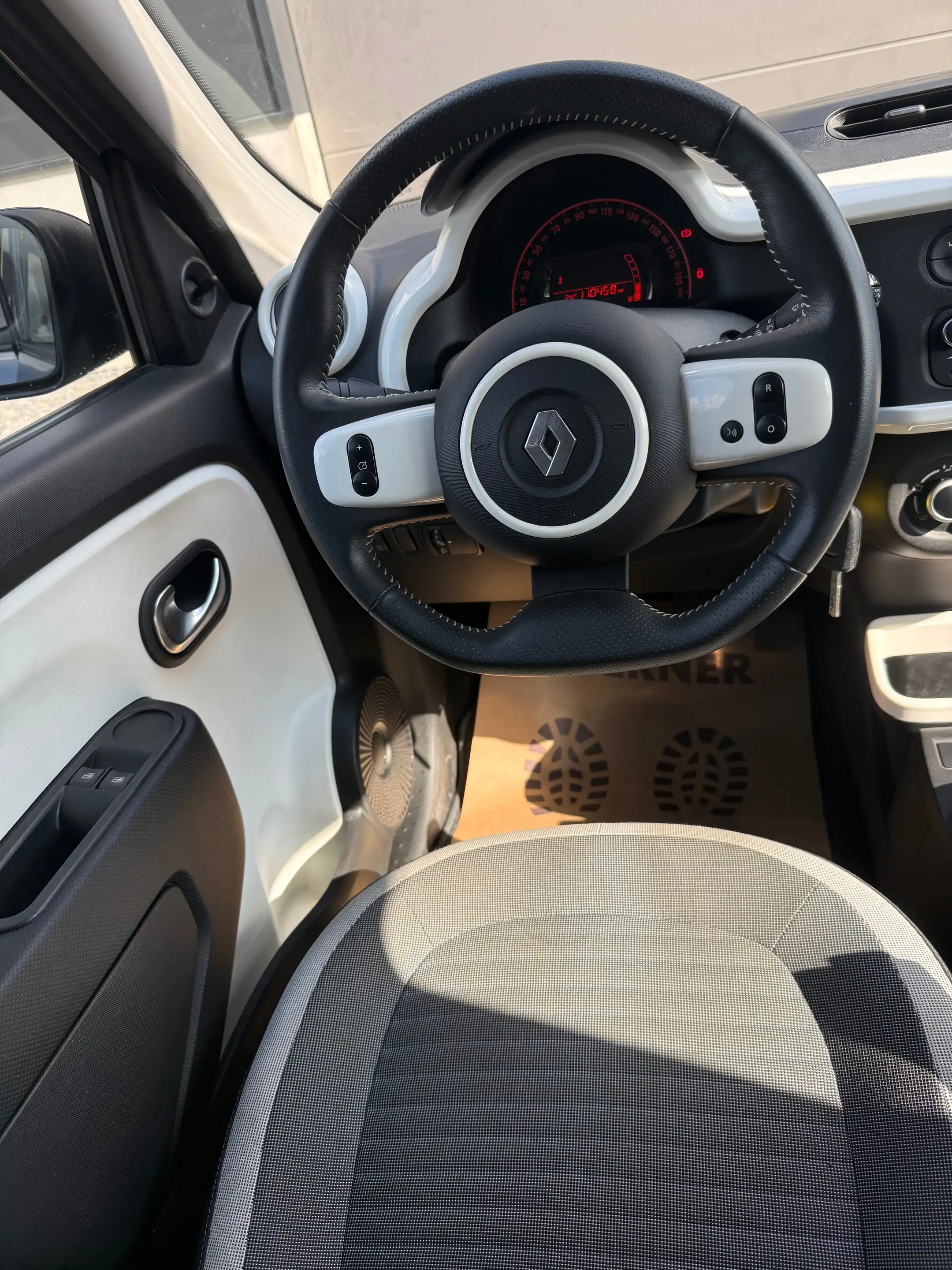 Renault Twingo Twingo 1.0i SCe Limited S — photo 10