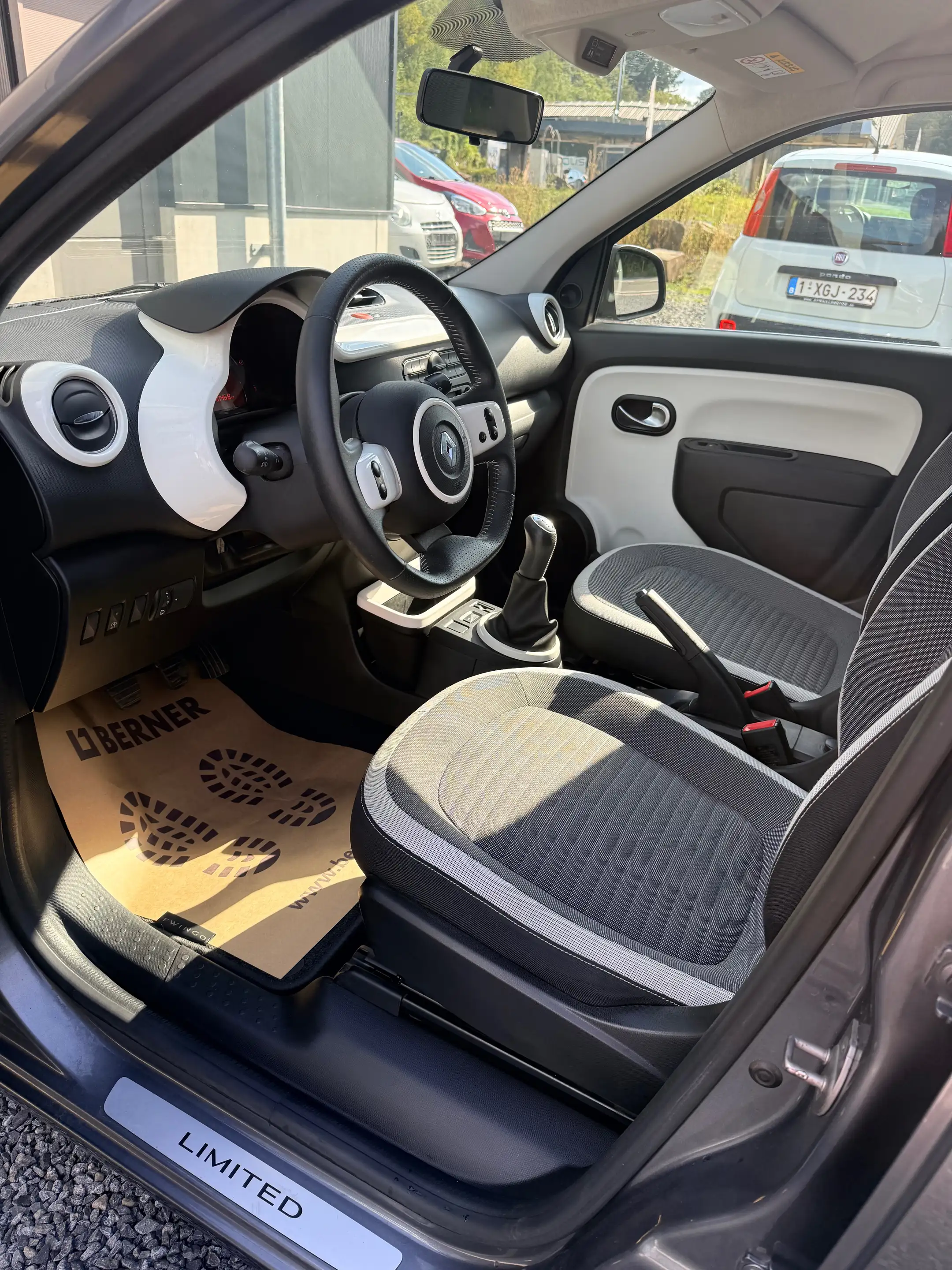 Renault Twingo Twingo 1.0i SCe Limited S — photo 7