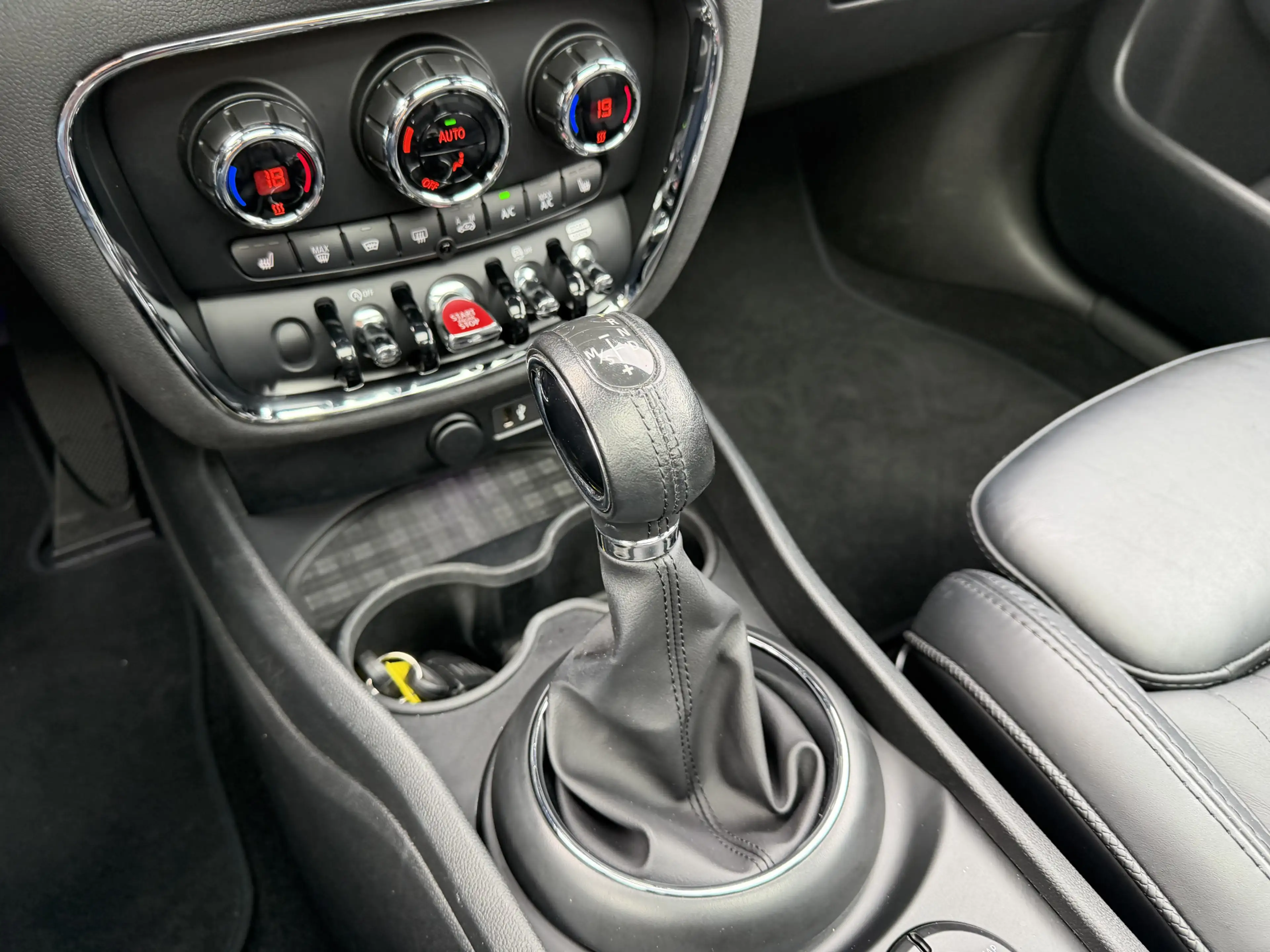 MINI Cooper S Clubman 2.0 Chili Serious Business Leder/Panorama/Stoelver — photo 13