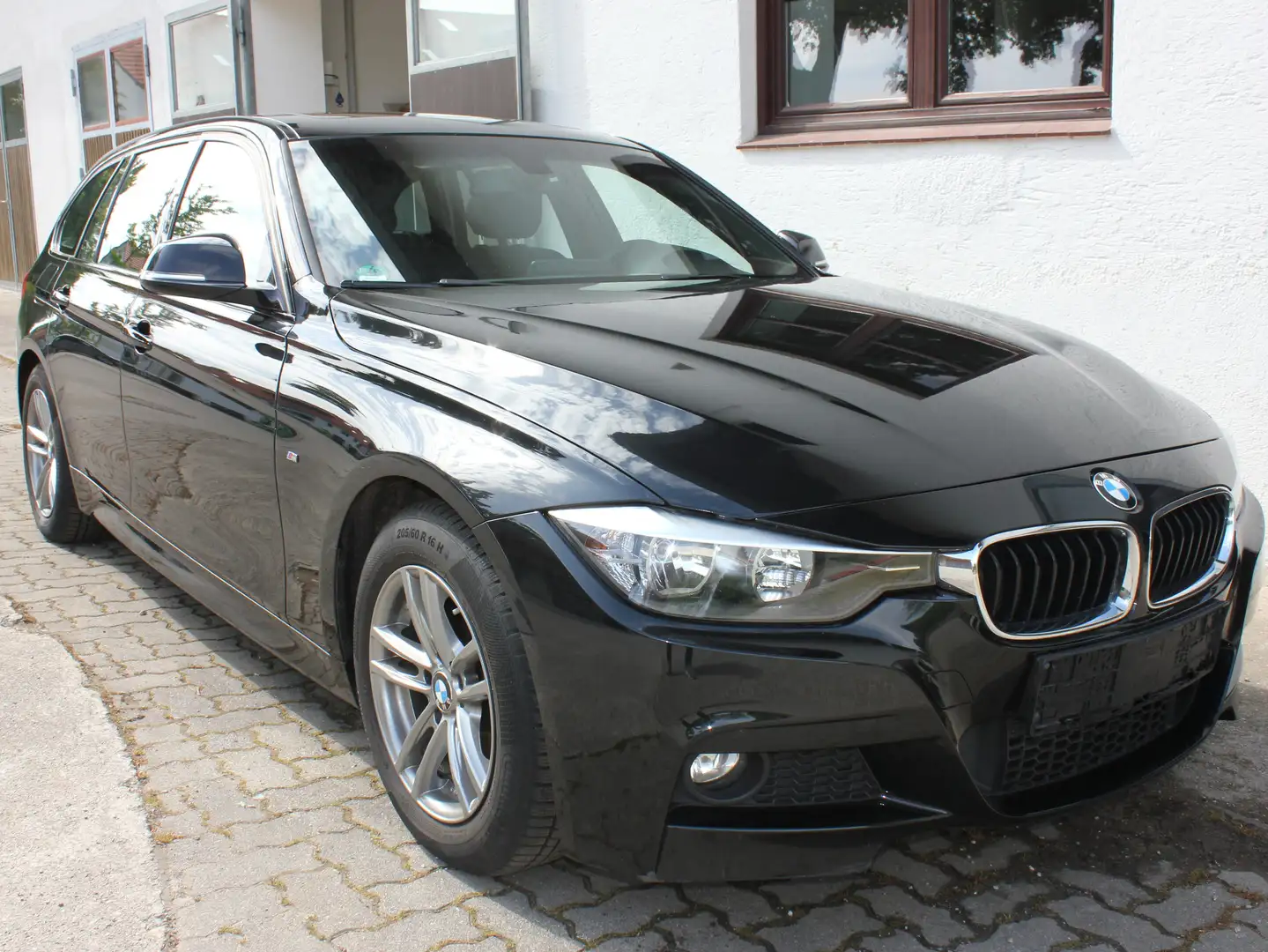 BMW 320 320 i Touring Aut. M-Sportpaket Pano AHK Motorscha Negro - 2