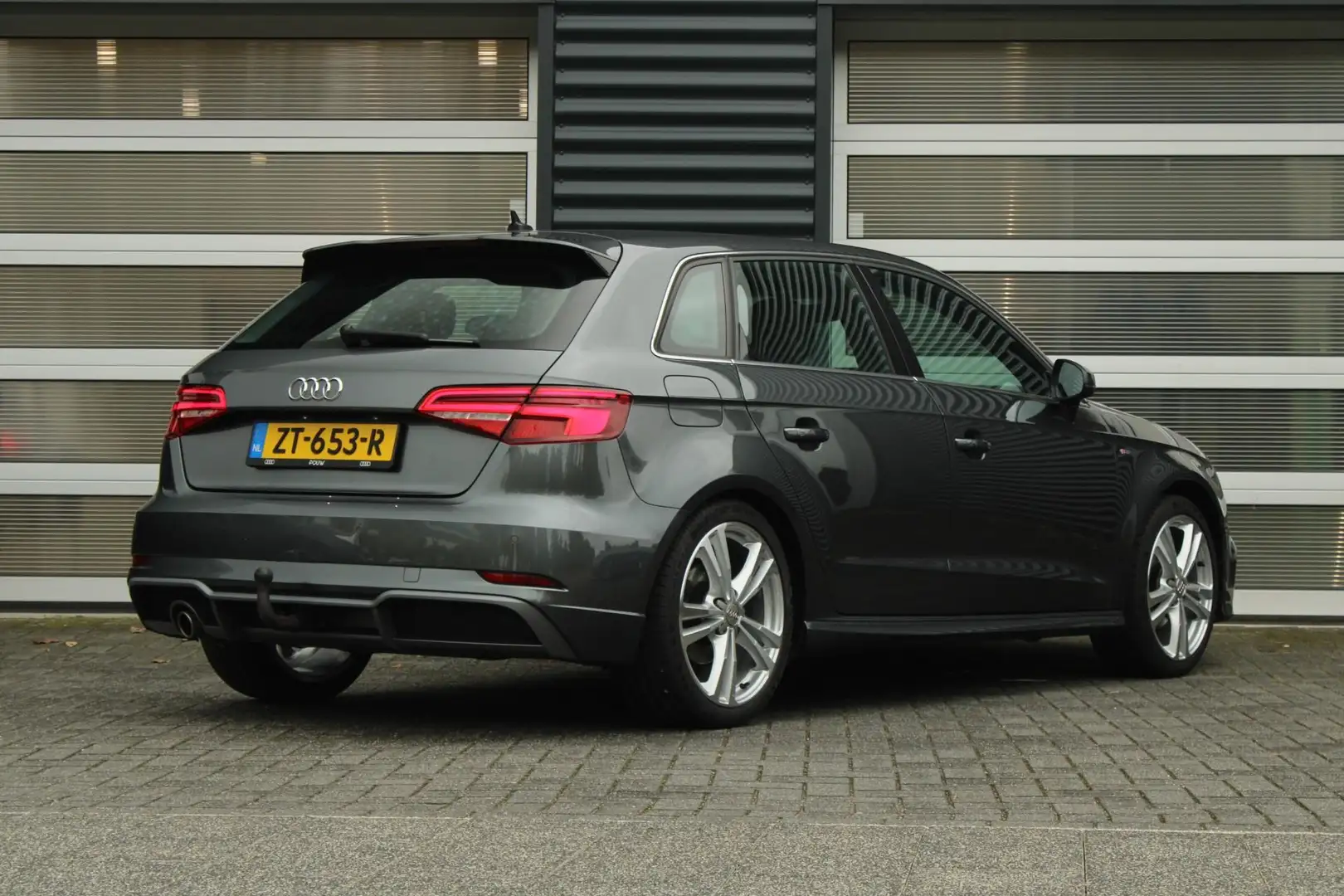 Audi A3 Sportback 30 TFSI 115pk S Line Edition | Trekhaak Gris - 2
