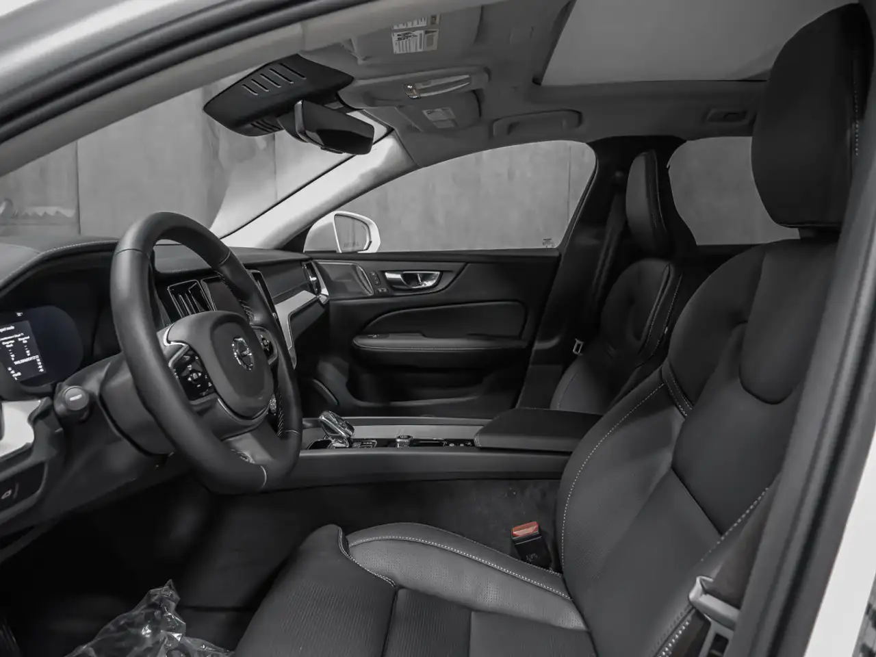 Volvo V60 Cross Country снимка Volvo V60 Cross Country