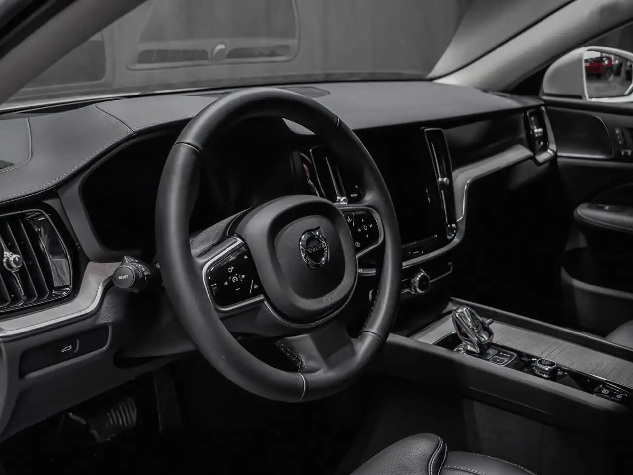 Volvo V60 Cross Country снимка Volvo V60 Cross Country