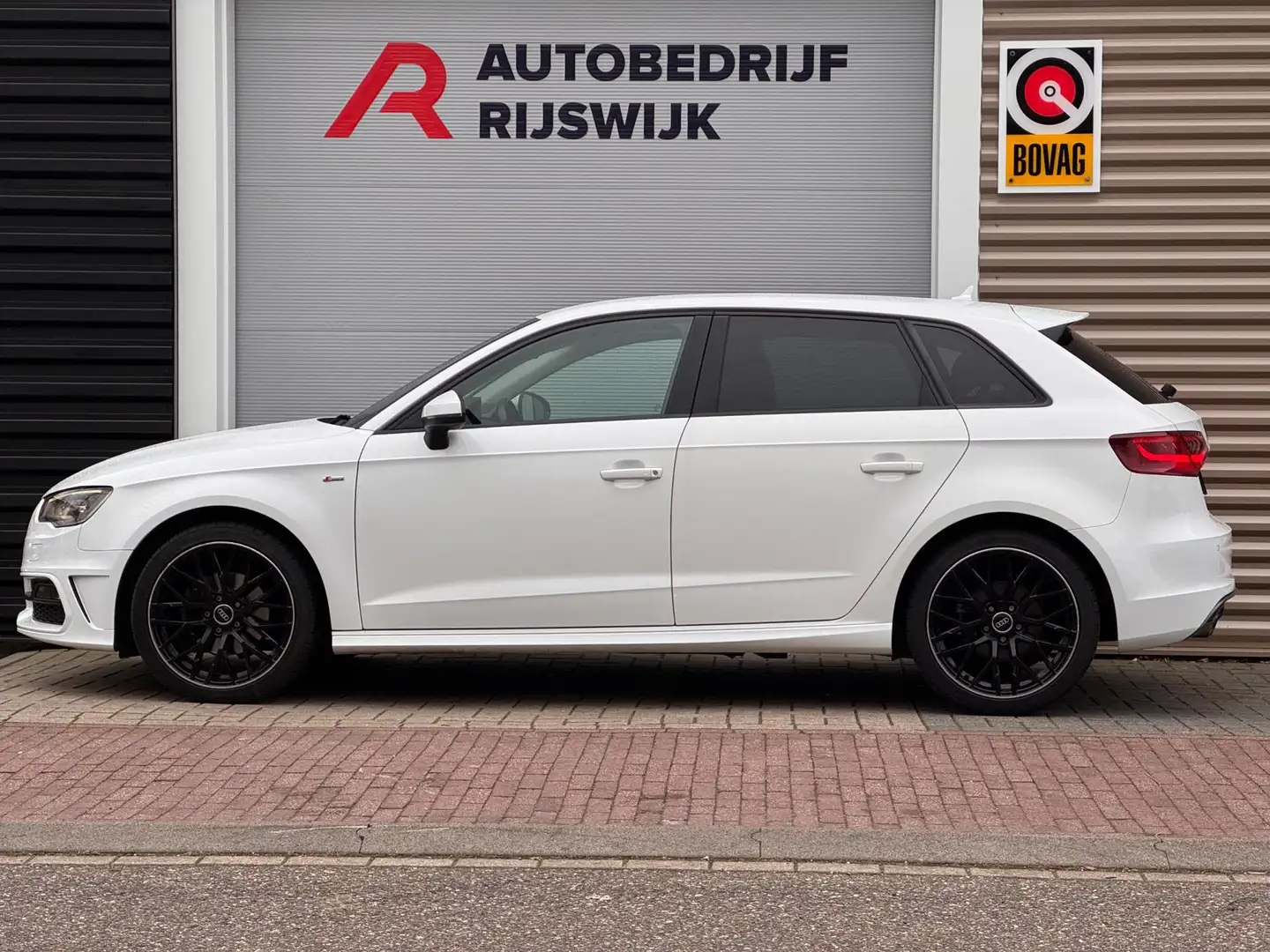 Audi A3 Sportback 1.4 TFSI CoD S-Line Xenon/Navi/Pdc Beyaz - 2